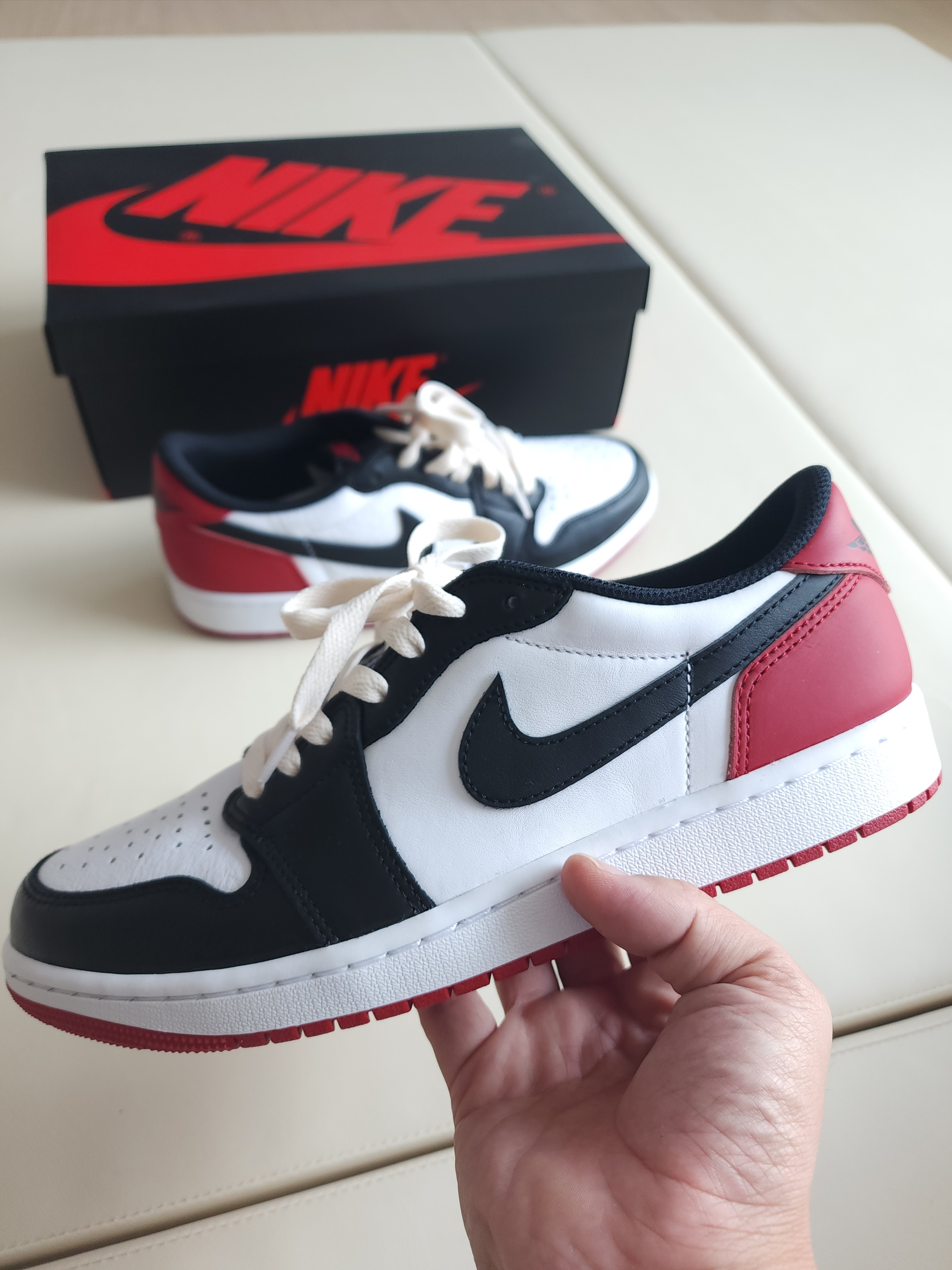 Jordan 1 Retro Low OG Black Toe 착용 스타일 - 5
