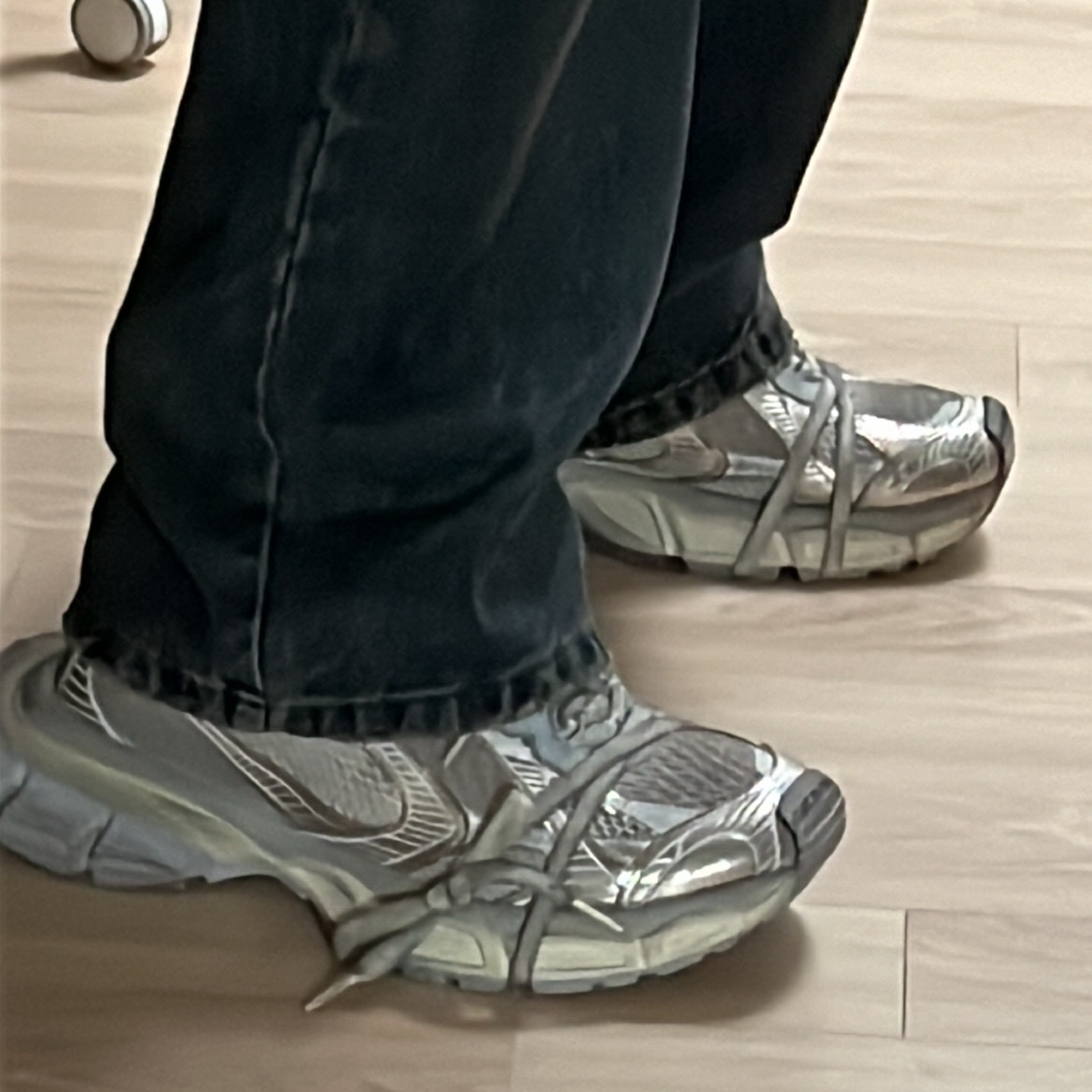 Balenciaga 3XL Sneakers Light Beige 착용 스타일