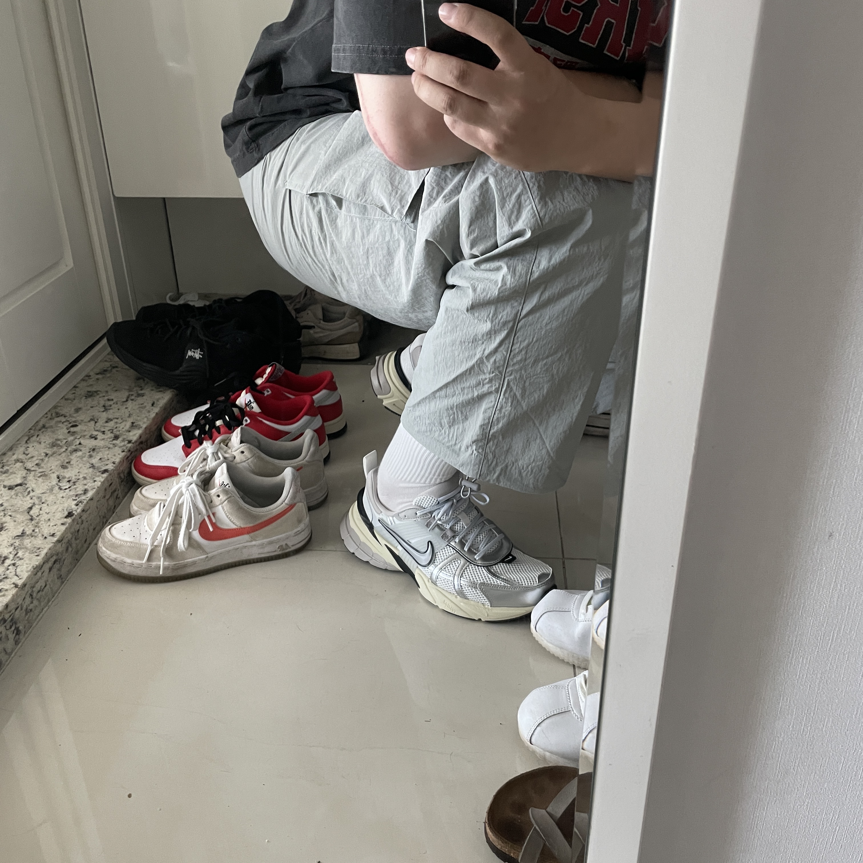 Nike V2K Run Summit White Metallic Silver 착용 스타일