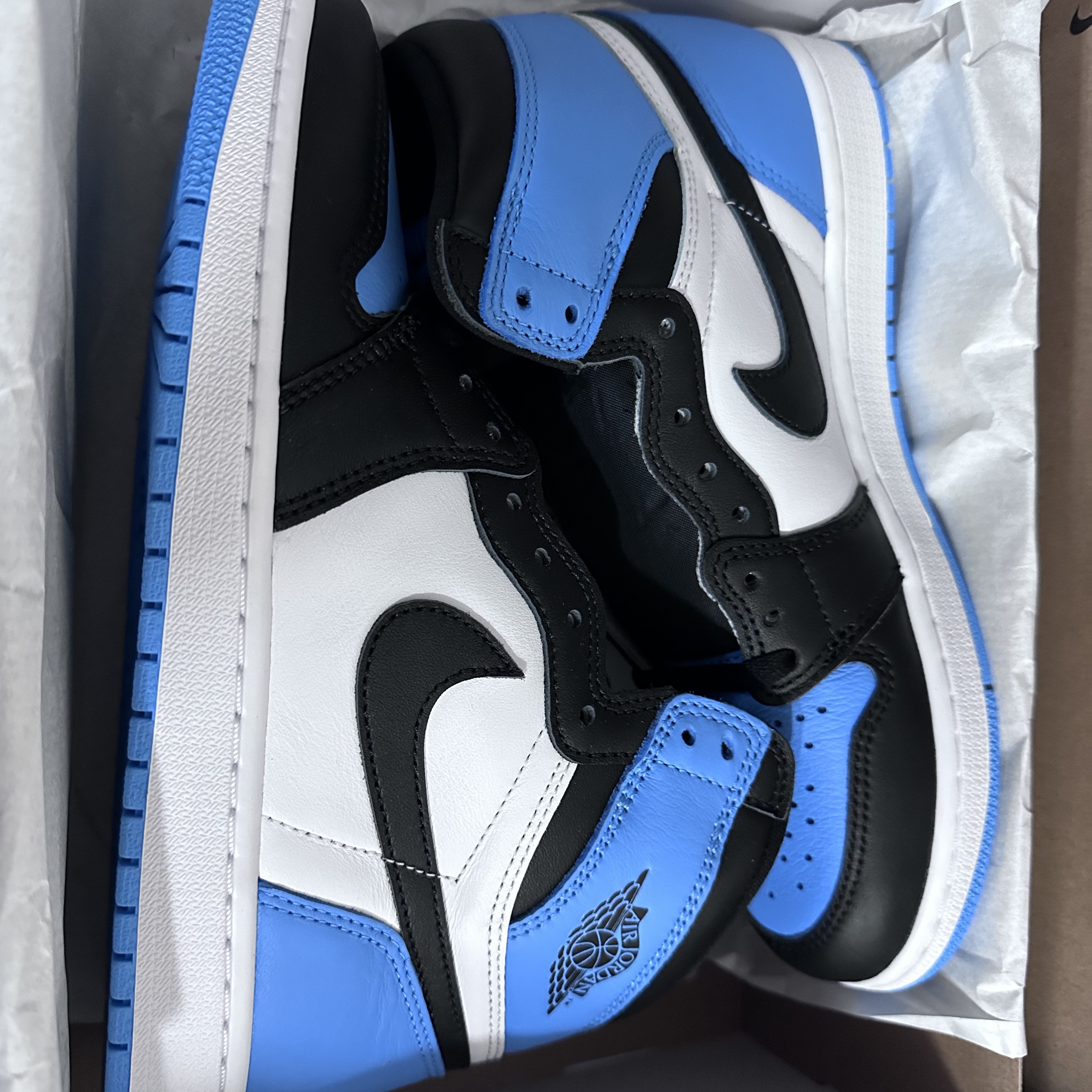 Jordan 1 Retro High OG University Blue 착용 스타일 - 1