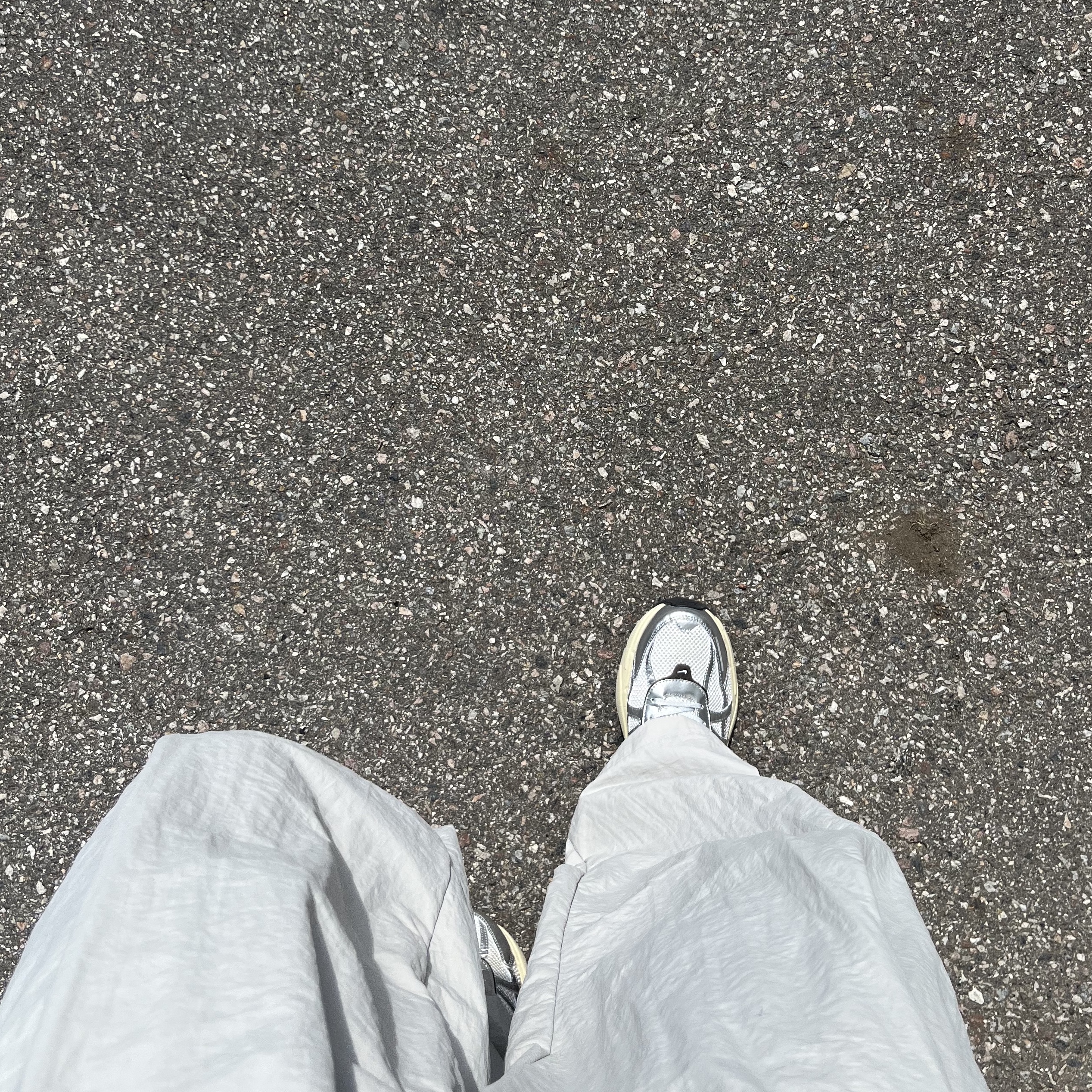 Nike V2K Run Summit White Metallic Silver 착용 스타일
