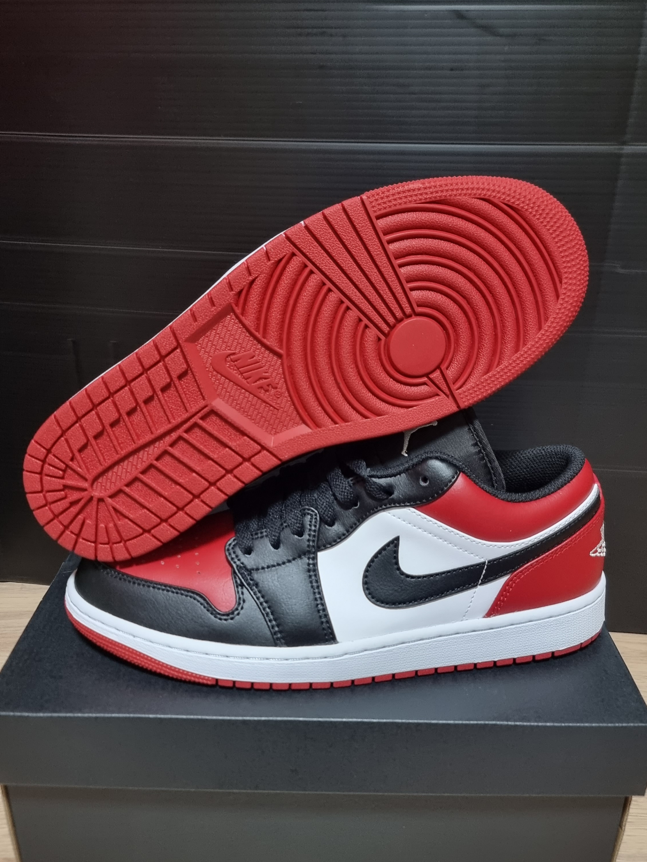 Jordan 1 Low Bred Toe 착용 스타일 - 5