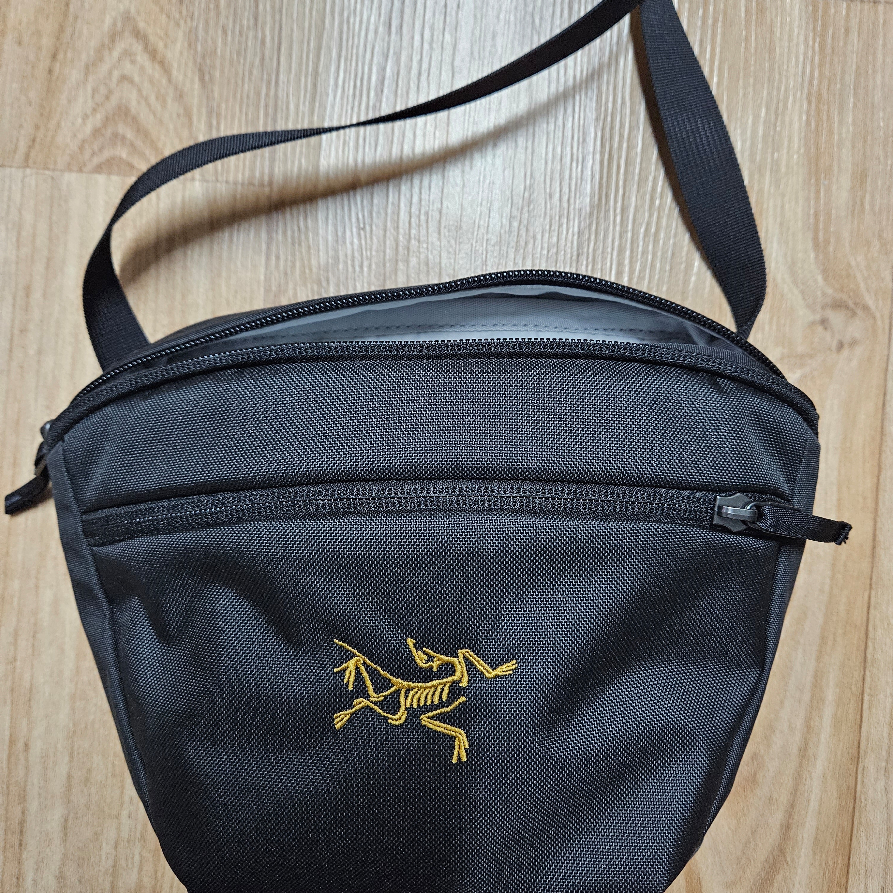 Arc'teryx Mantis 2 Waistpack 24K Black 착용 스타일
