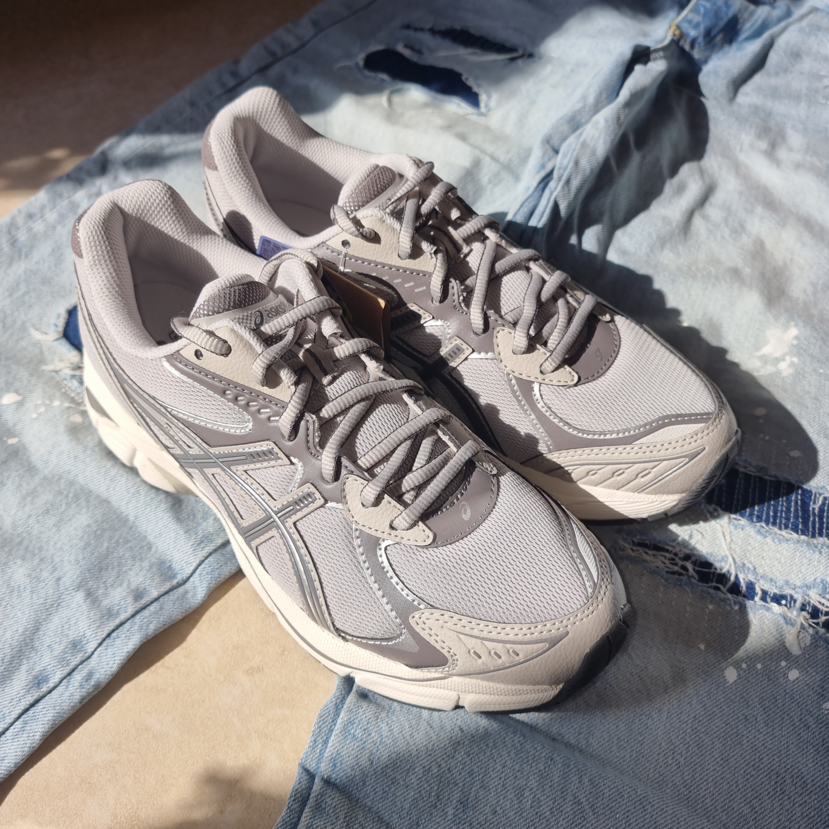 Asics GT-2160 Oyster Grey Carbon 착용 스타일 - 1