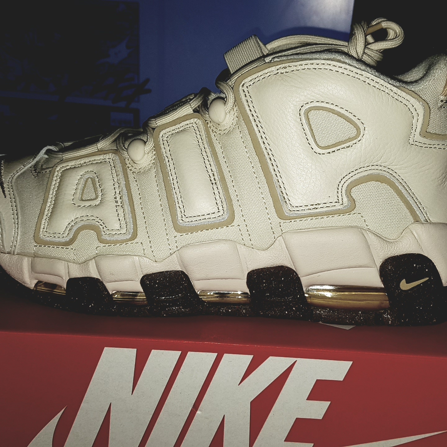 Nike Air More Uptempo Coconut Milk 착용 스타일 - 2