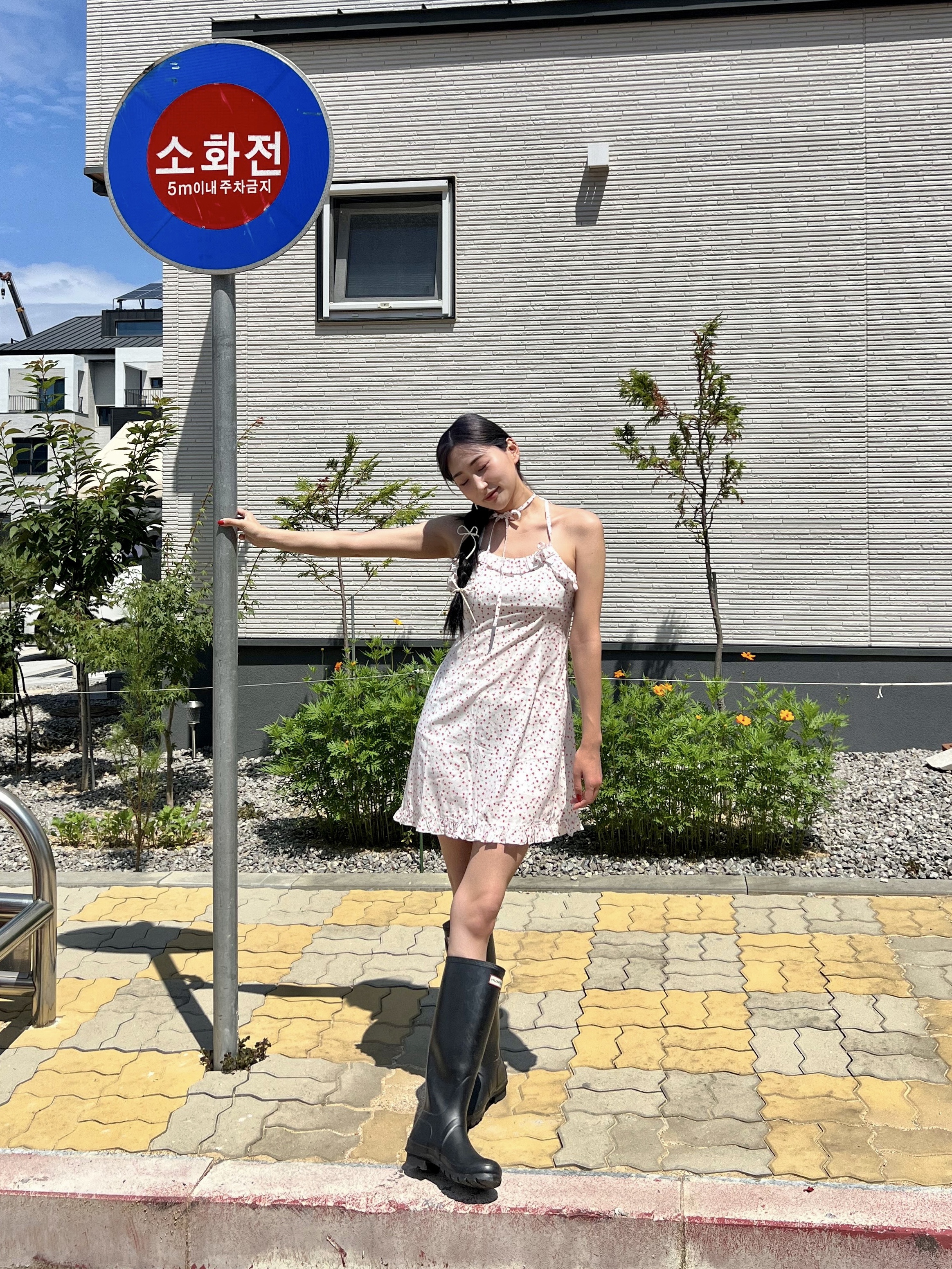 (W) Hunter Original Refined Tall Rain Boots Black 착용 스타일 - 1