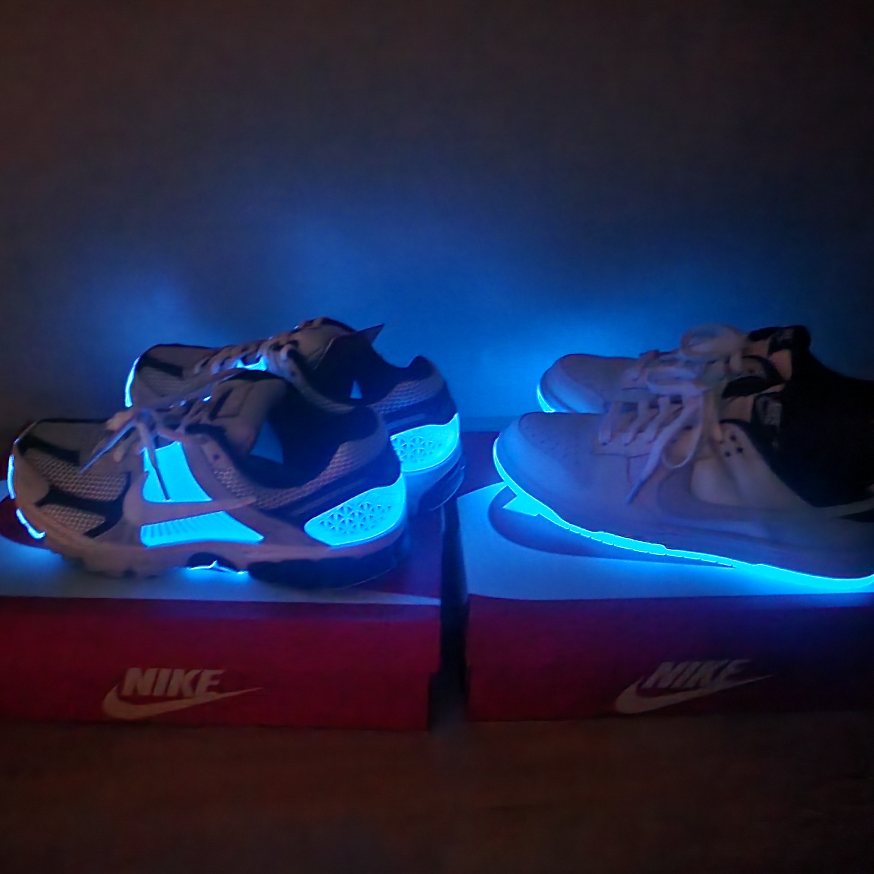 Nike Zoom Vomero 5 Light Bone and Black 착용 스타일 - 2