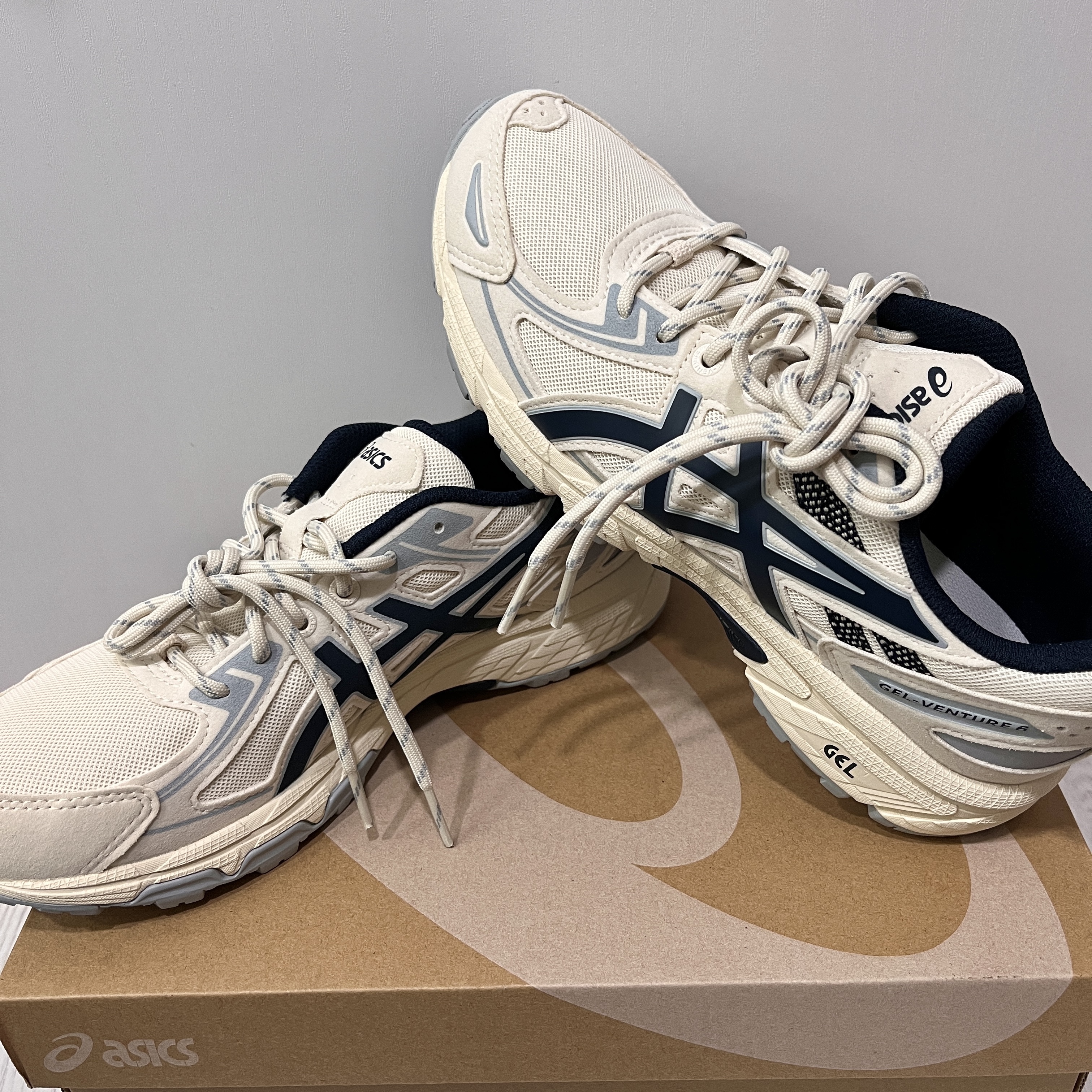 Asics Gel-Venture 6 SPS Birch French Blue 착용 스타일 - 2