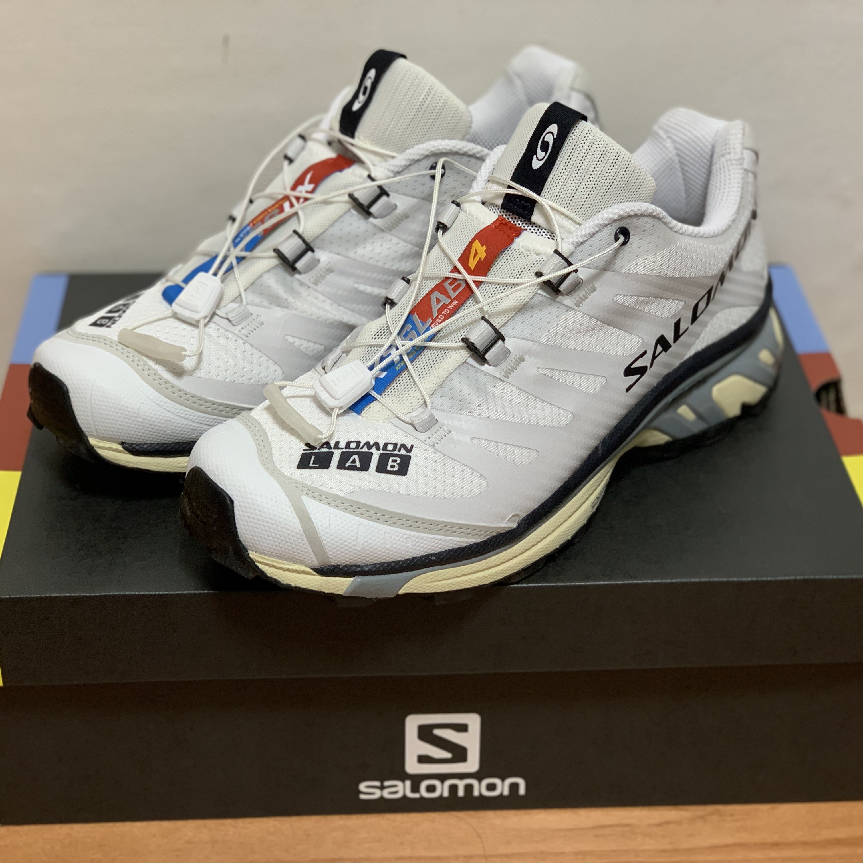 Salomon XT-4 White Lunar Rock 착용 스타일