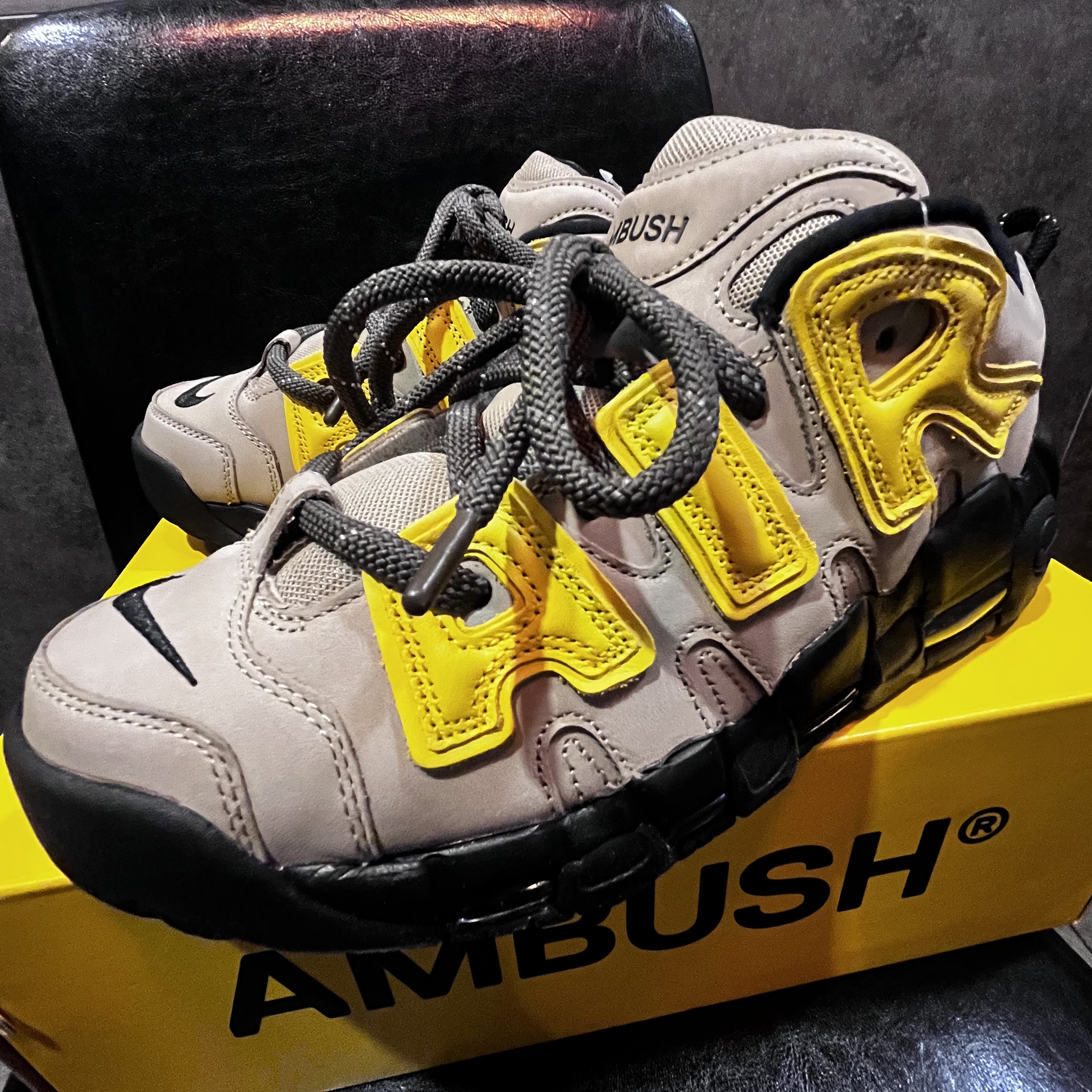 Nike x Ambush Air More Uptempo Low Vivid Sulfur and Limestone 착용 스타일