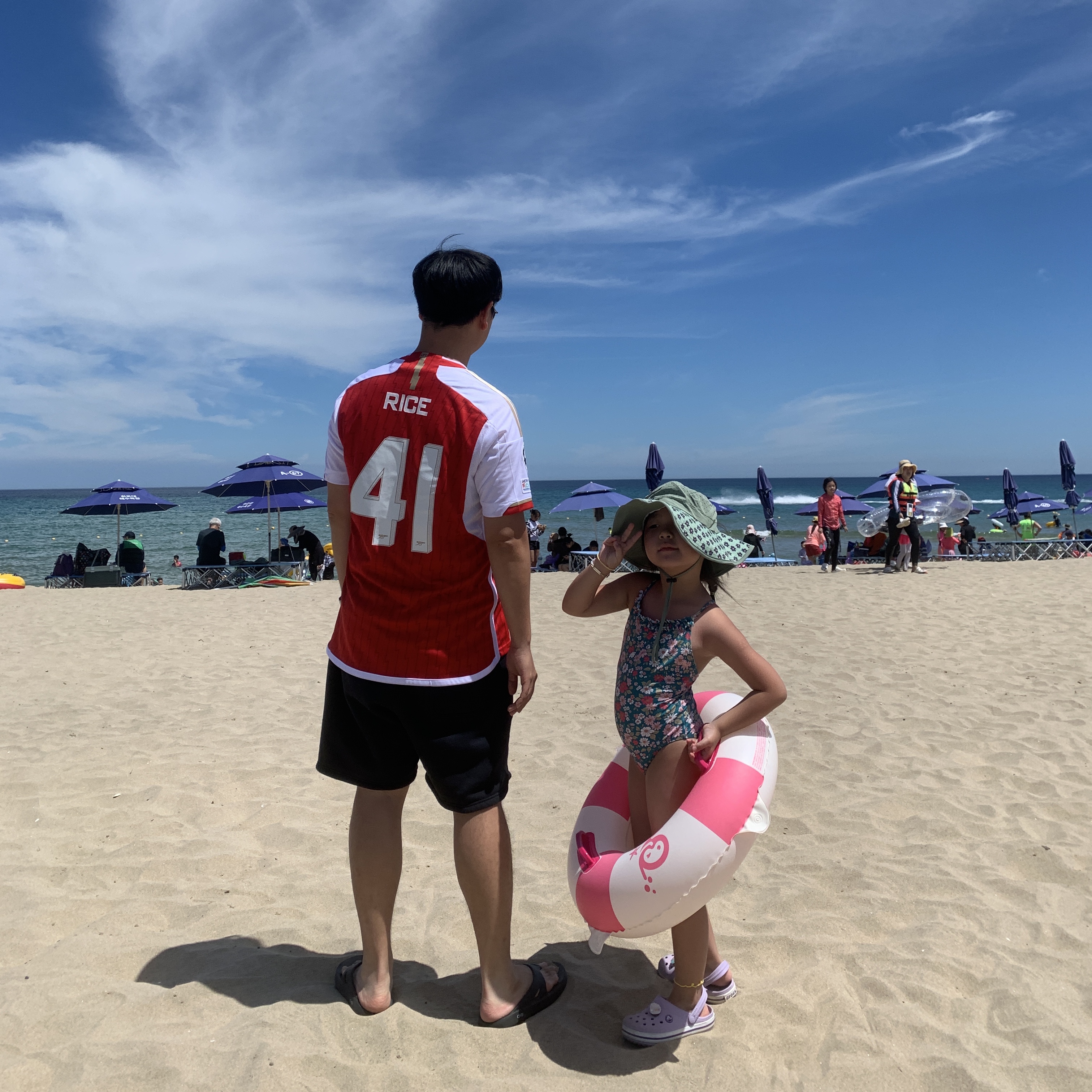 Adidas Arsenal 2023/24 Home Jersey Better Scarlet White - KR Sizing (Non Marking Ver.), Oofos OOriginal Black 착용 스타일