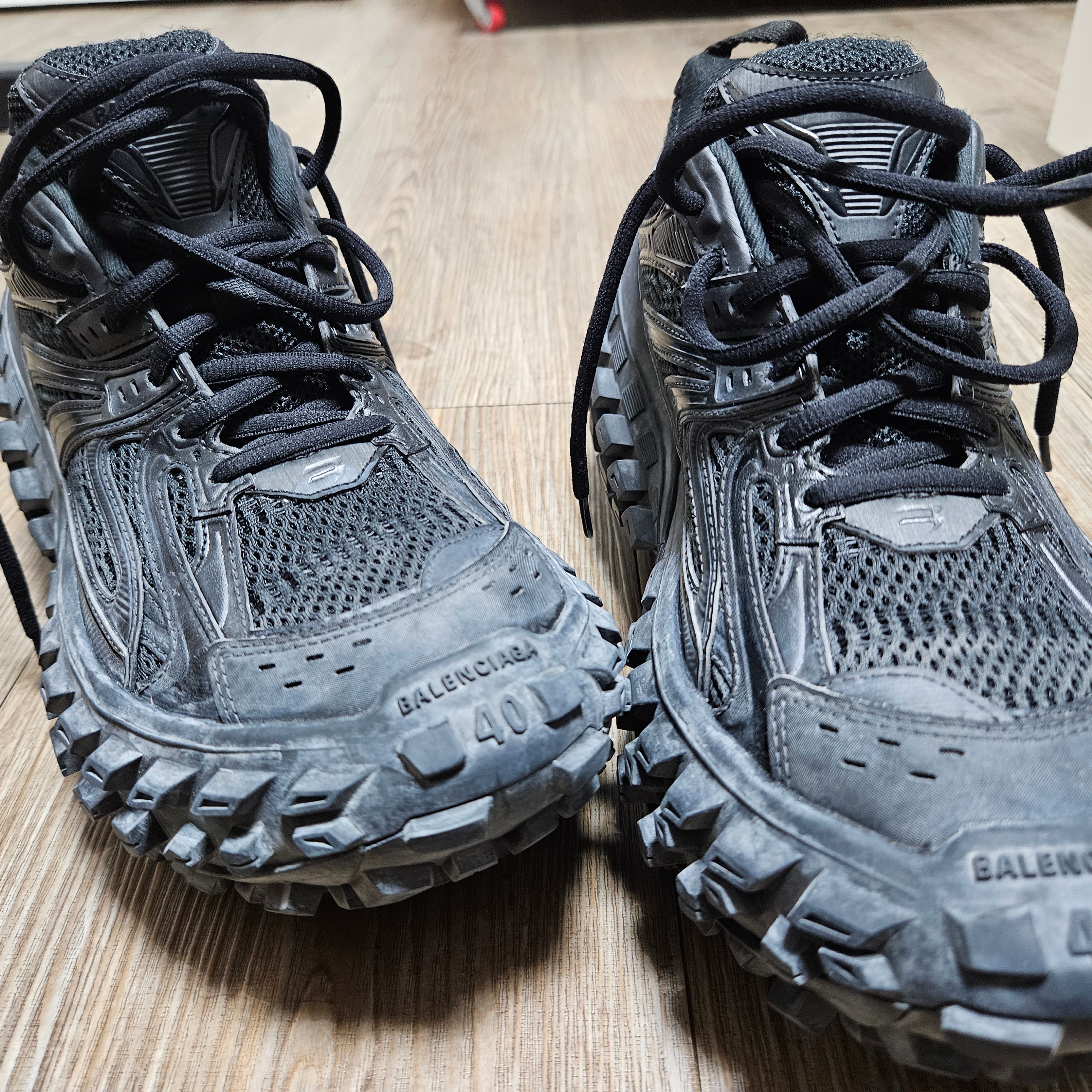 Balenciaga Defender Sneakers Black 착용 스타일