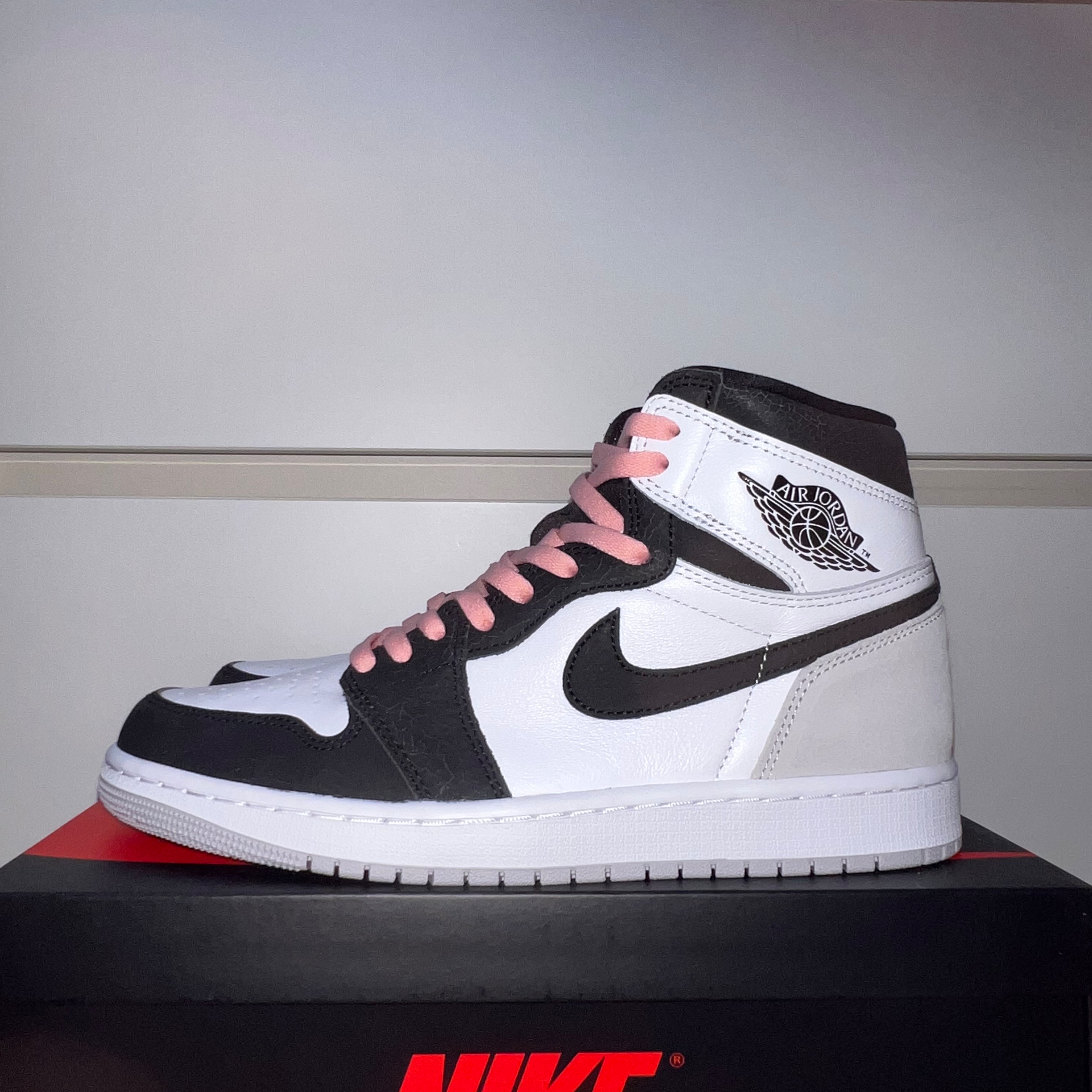 Jordan 1 Retro High OG Bleached Coral 착용 스타일 - 1
