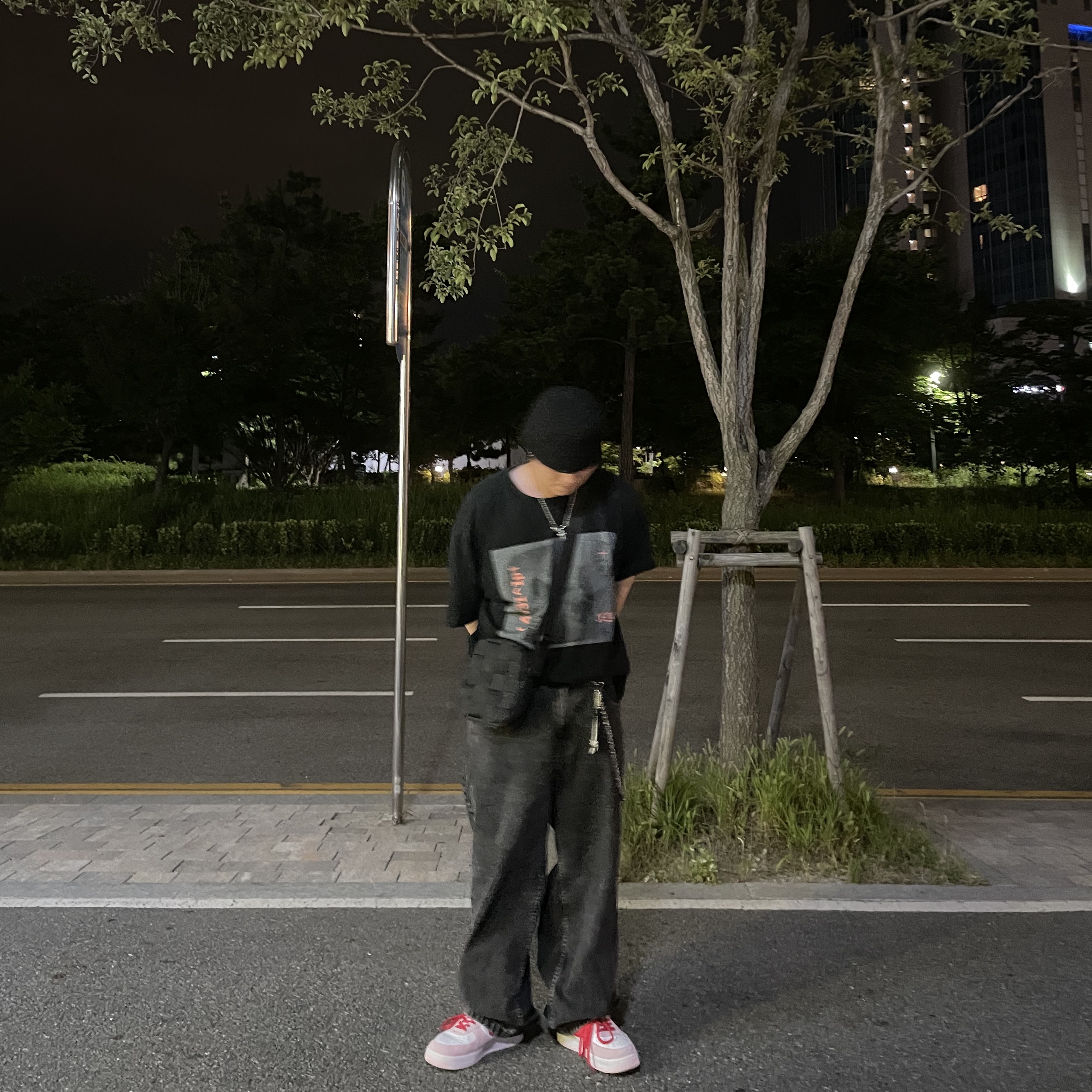 Supreme Woven Shoulder Bag Black - 23SS, Nike Air Force 1 '07 QS Valentine's Day 착용 스타일 - 3