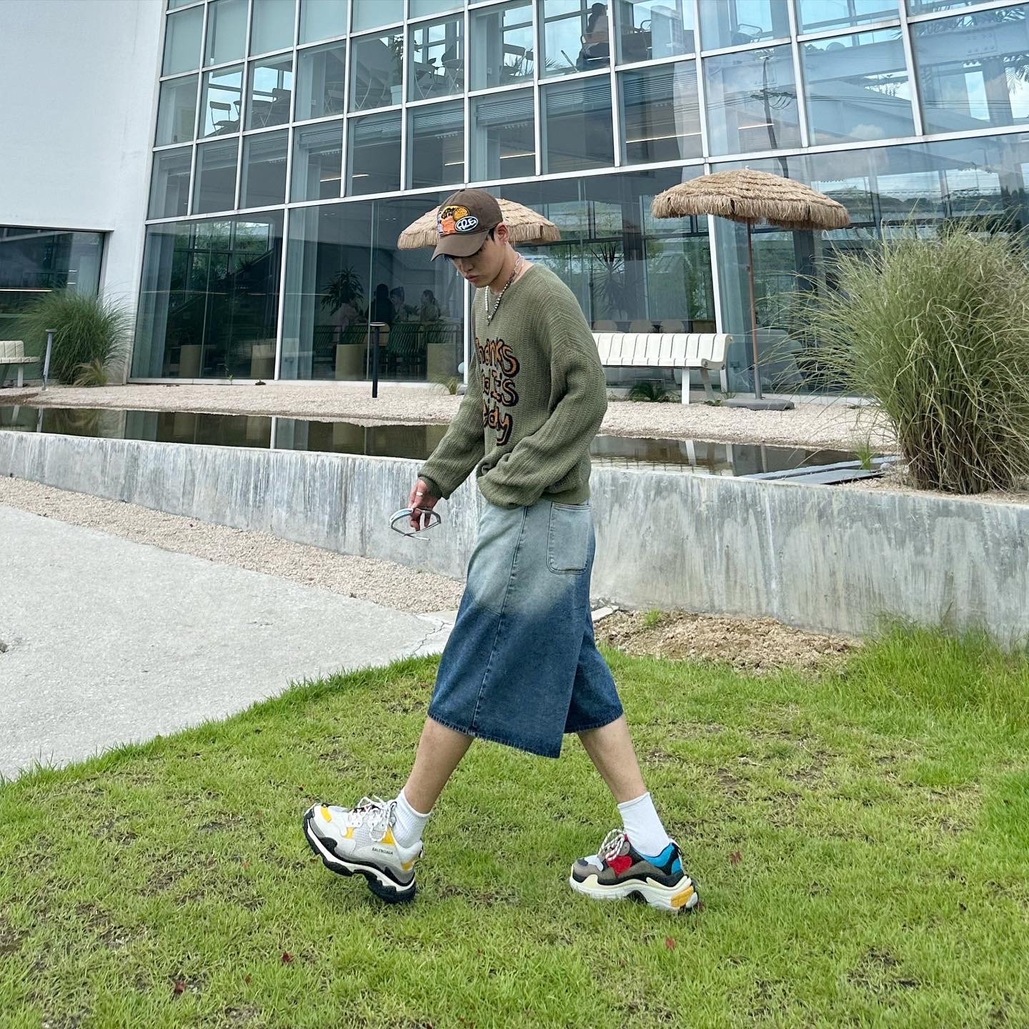 Balenciaga Triple S Bicolor White Light Grey Yellow 2018 착용 스타일 - 1