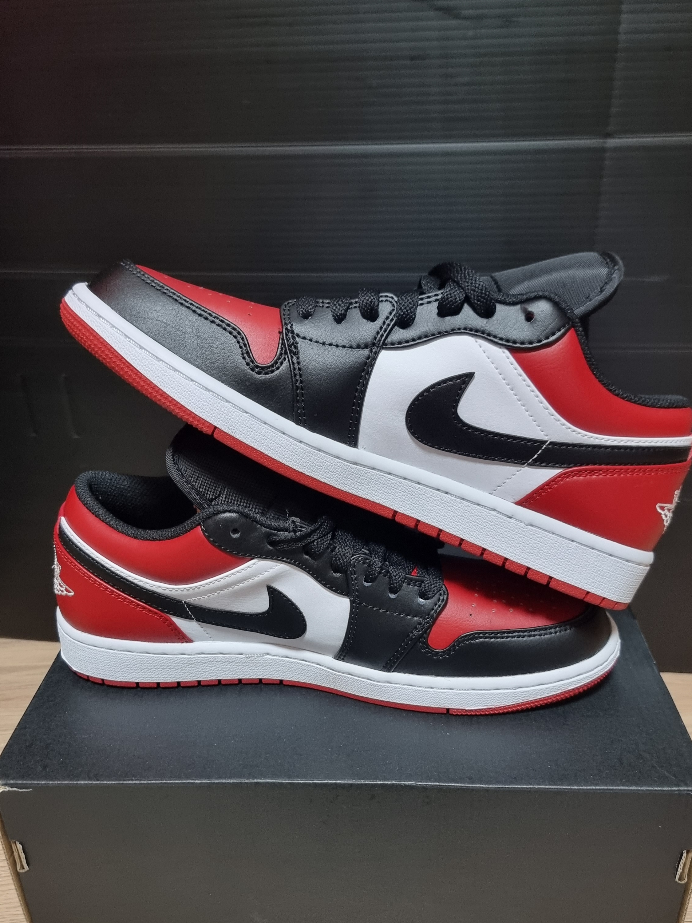 Jordan 1 Low Bred Toe 착용 스타일 - 3