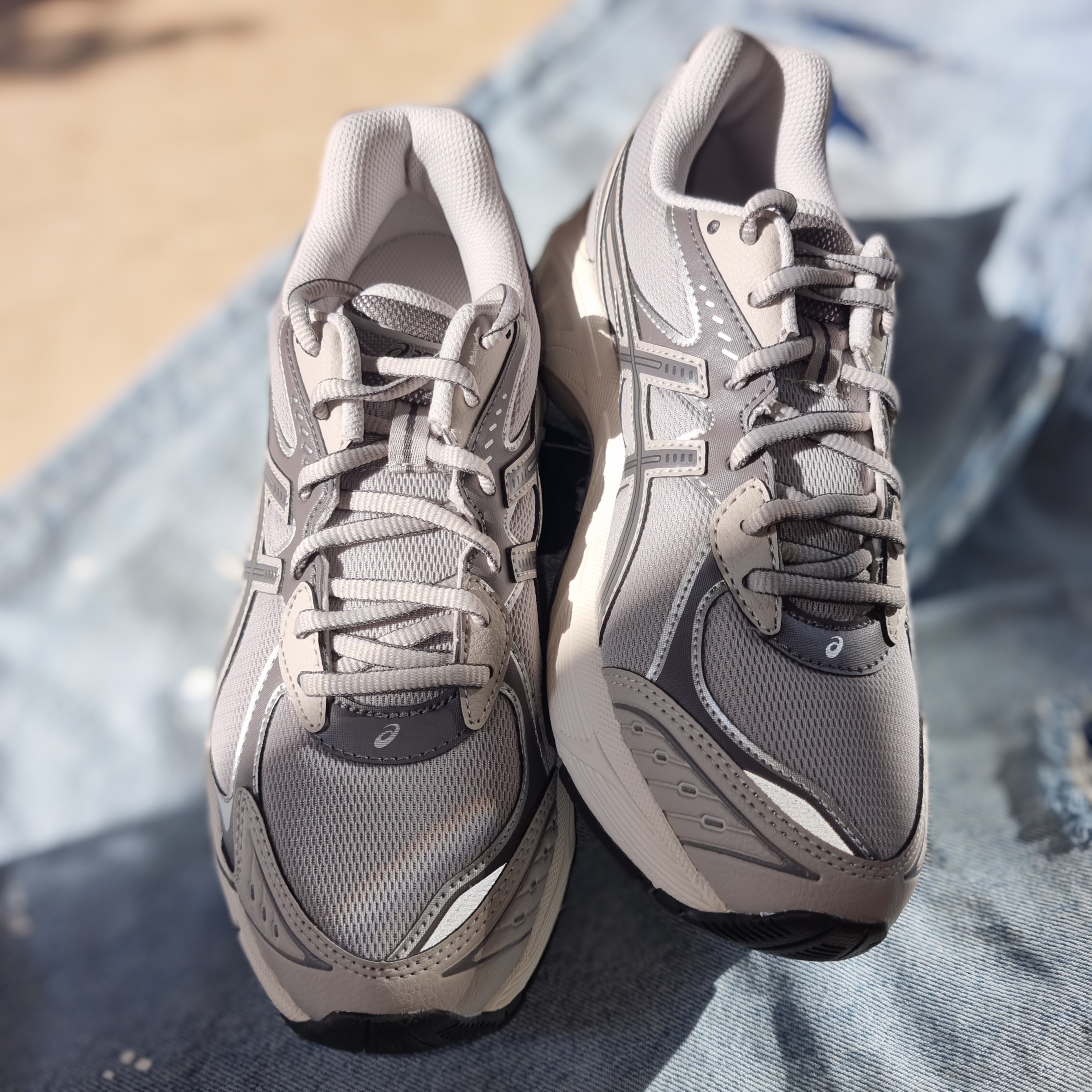 Asics GT-2160 Oyster Grey Carbon 착용 스타일 - 2