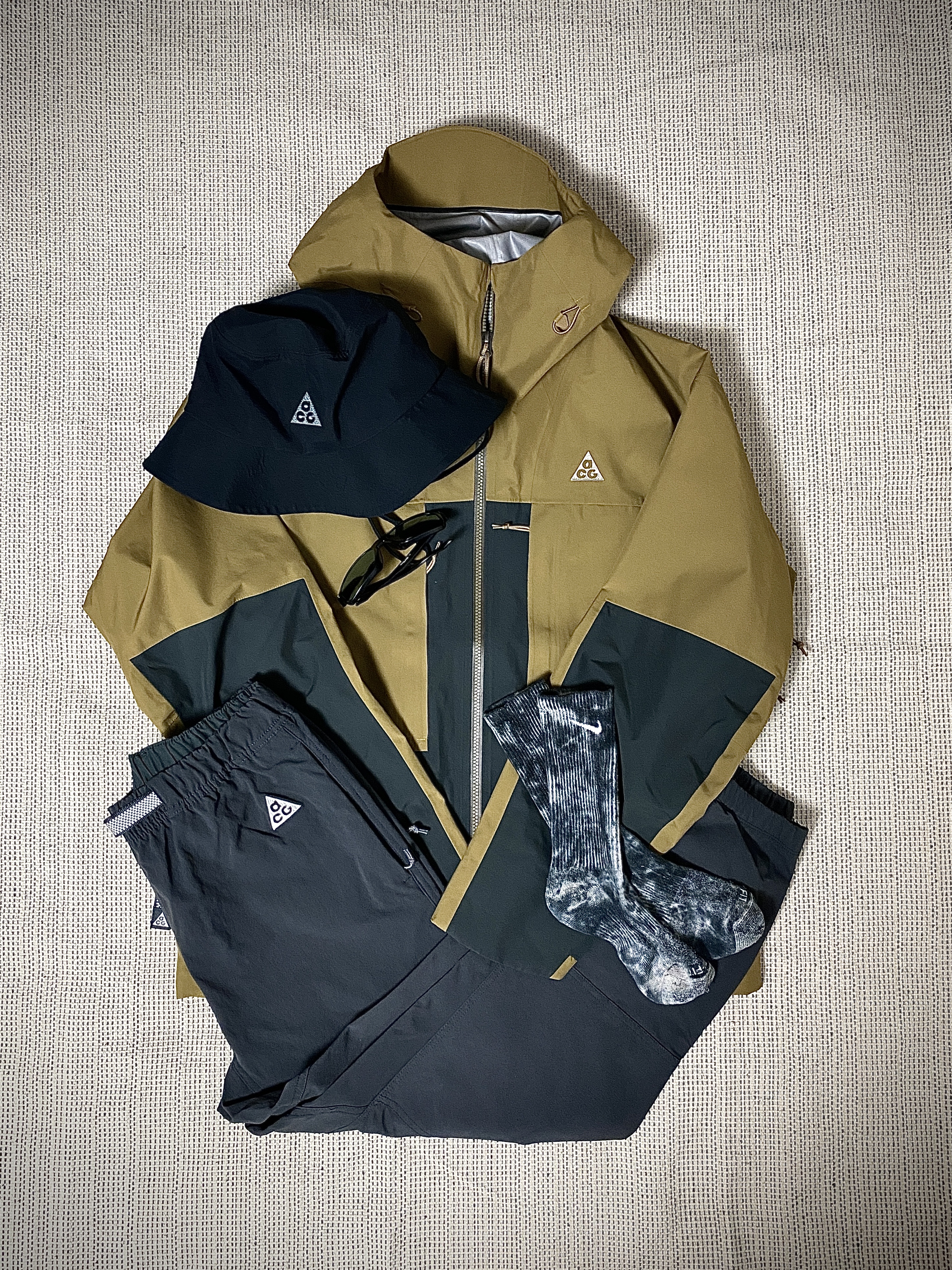 Nike NRG ACG Bucket Black, Nike ACG Gore-Tex Misery Ridge Jacket Golden Beige - Asia 착용 스타일 - 5