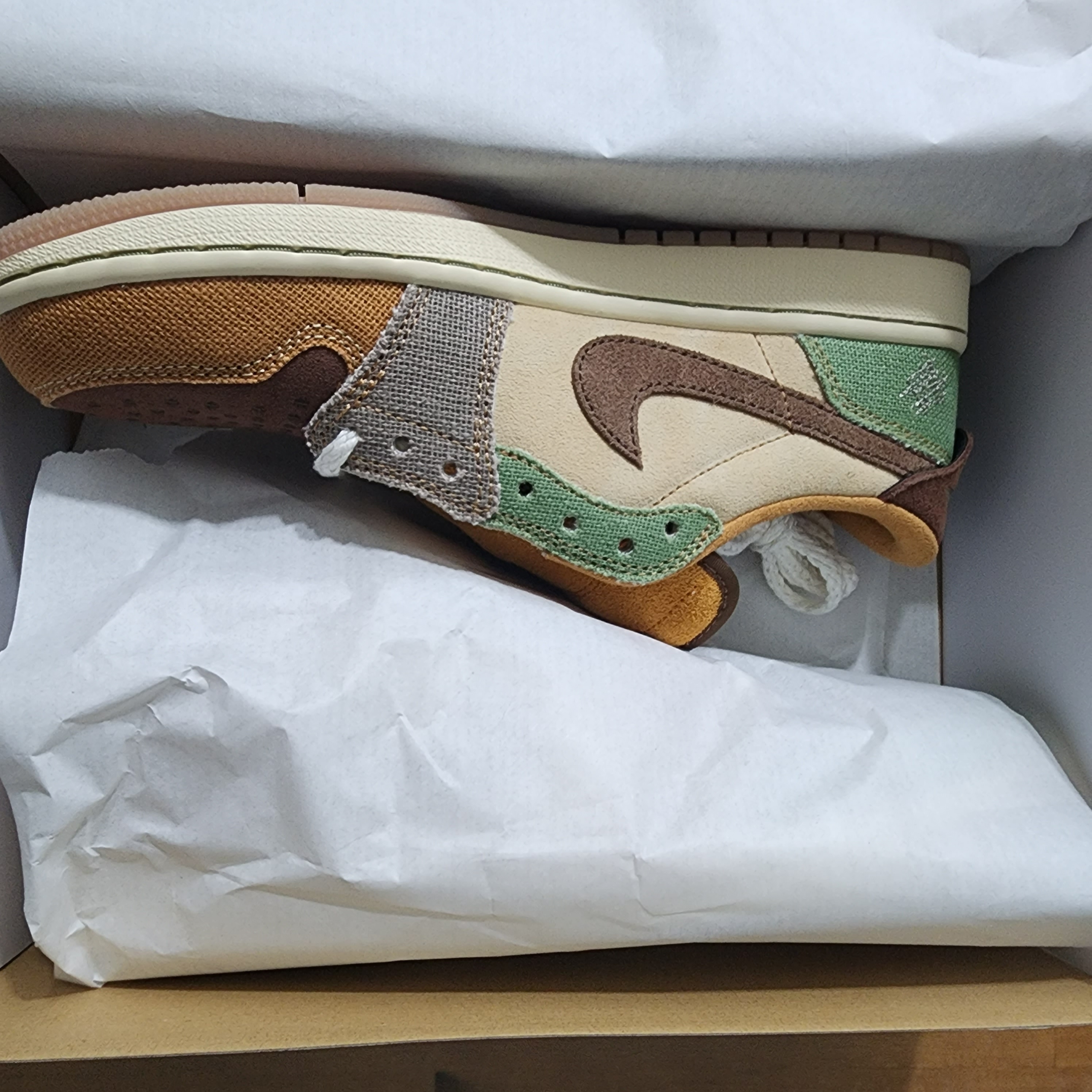 Jordan 1 x Zion Williamson Retro Low OG Flax and Oil Green 착용 스타일 - 2