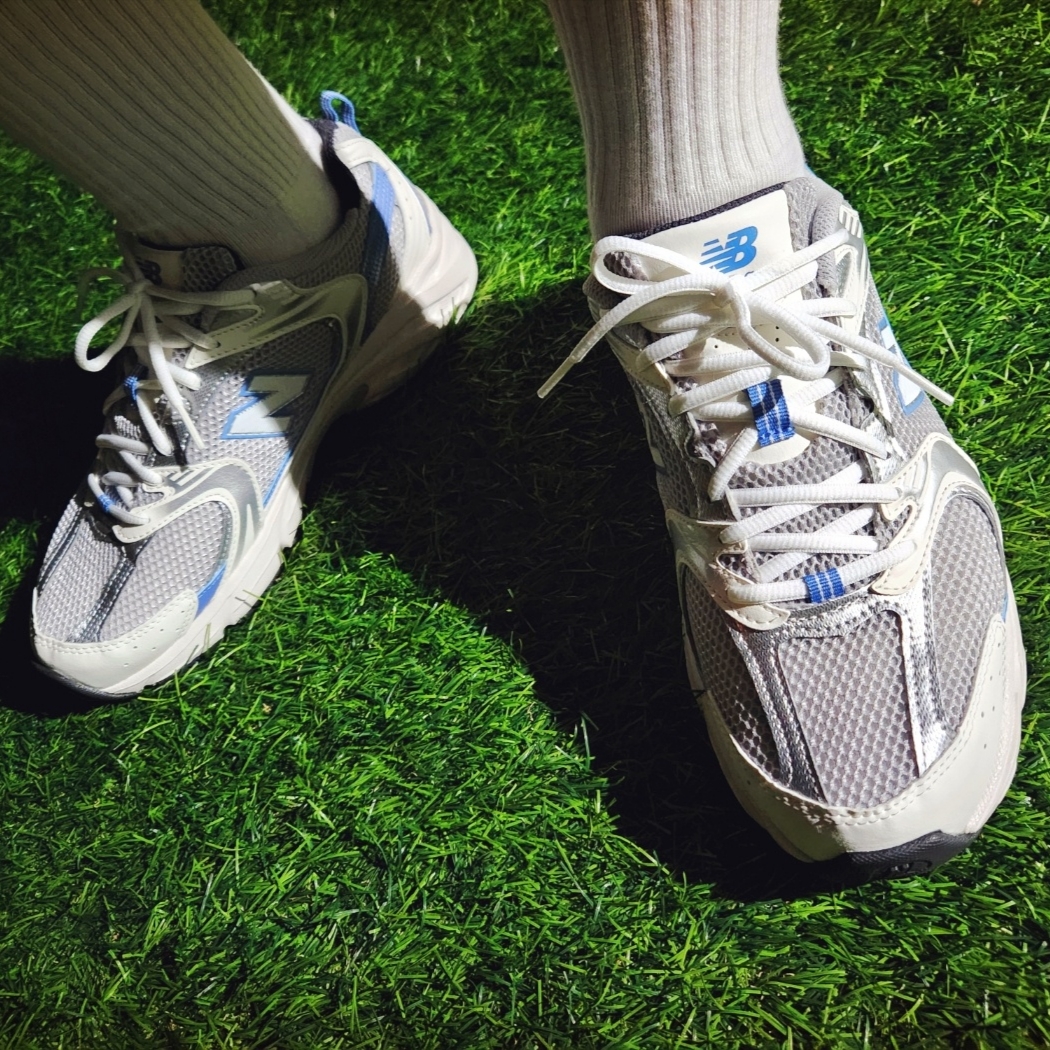 New Balance 530 Steel Blue 착용 스타일 - 4