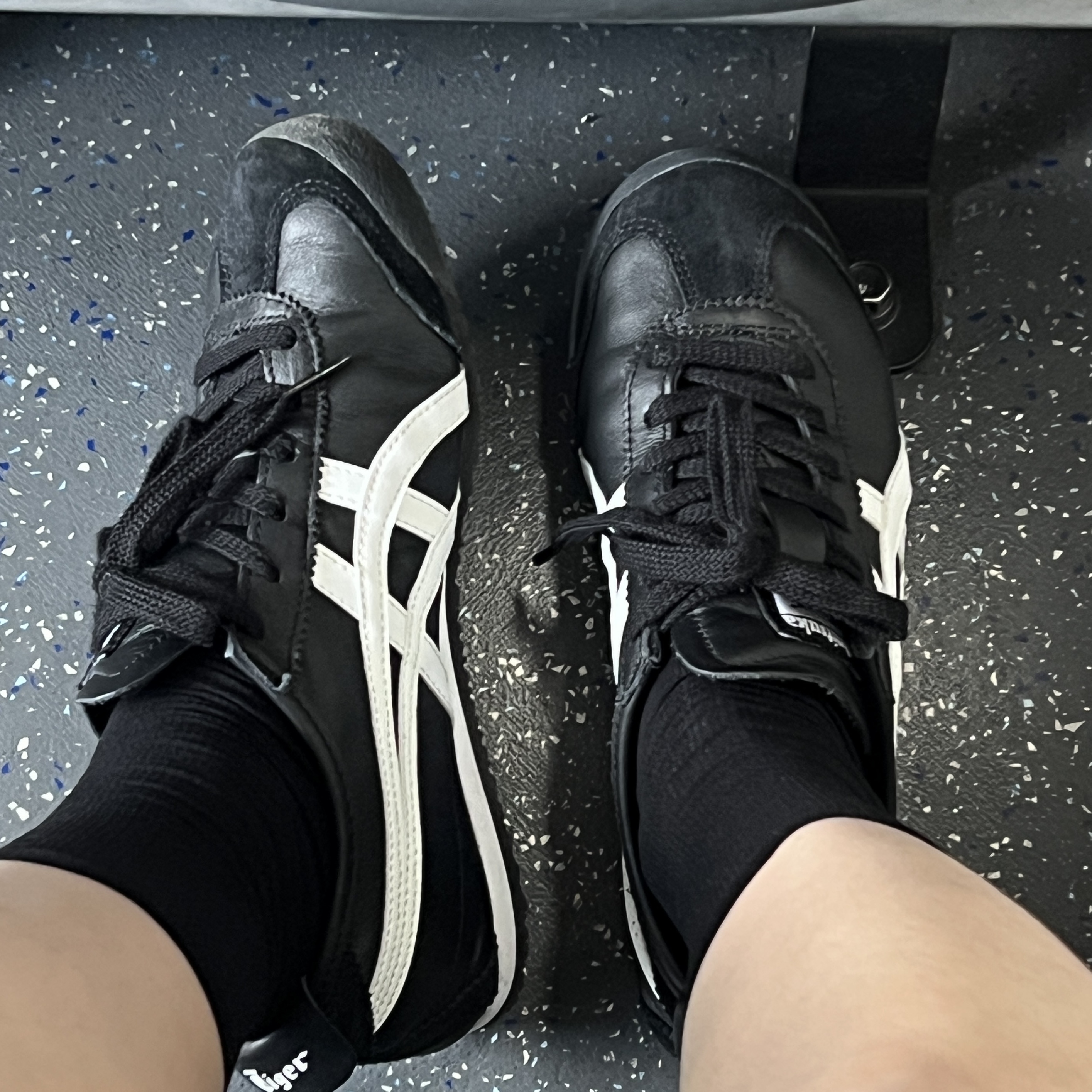 Onitsuka Tiger Mexico 66 Black White 착용 스타일 - 1