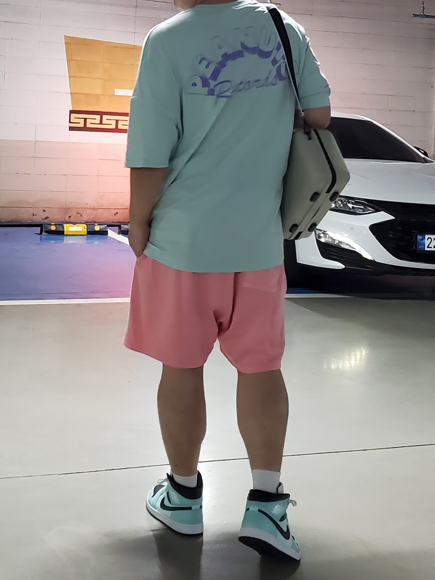 (W) Jordan 1 Mid Teal Tint, Off-White x Amore Pacific Protection Box (Without Cosmetics) 착용 스타일 - 2