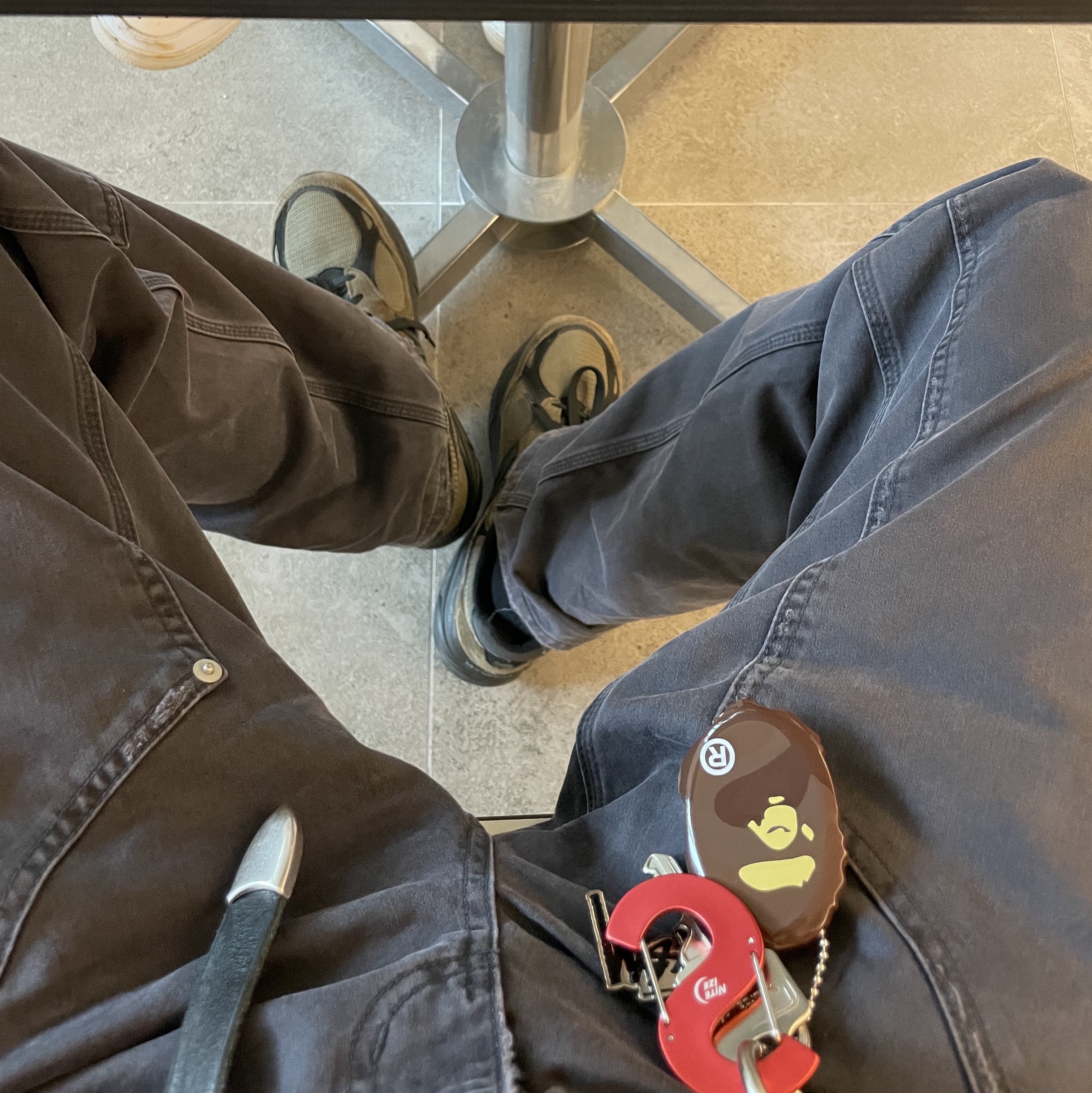 New Balance x JJJJound 990v3 Brown Black, Supreme Nite Ize S Logo Keychain Red - 21FW 착용 스타일 - 4