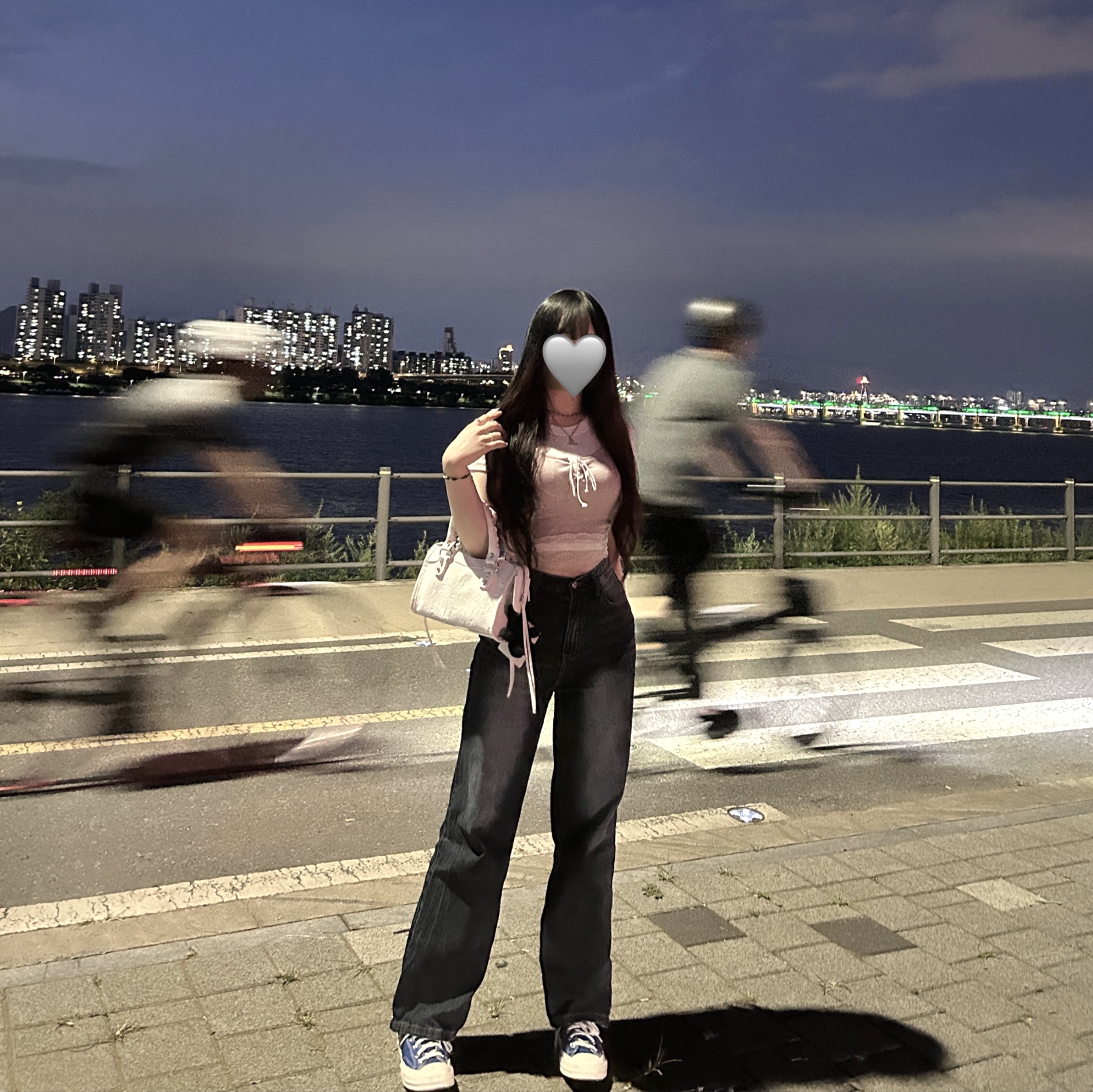 Converse x Play Comme des Garcons Chuck 70 Ox Blue Quartz, Vivienne Westwood Mayfair Bas Relief Pendant Silver 착용 스타일