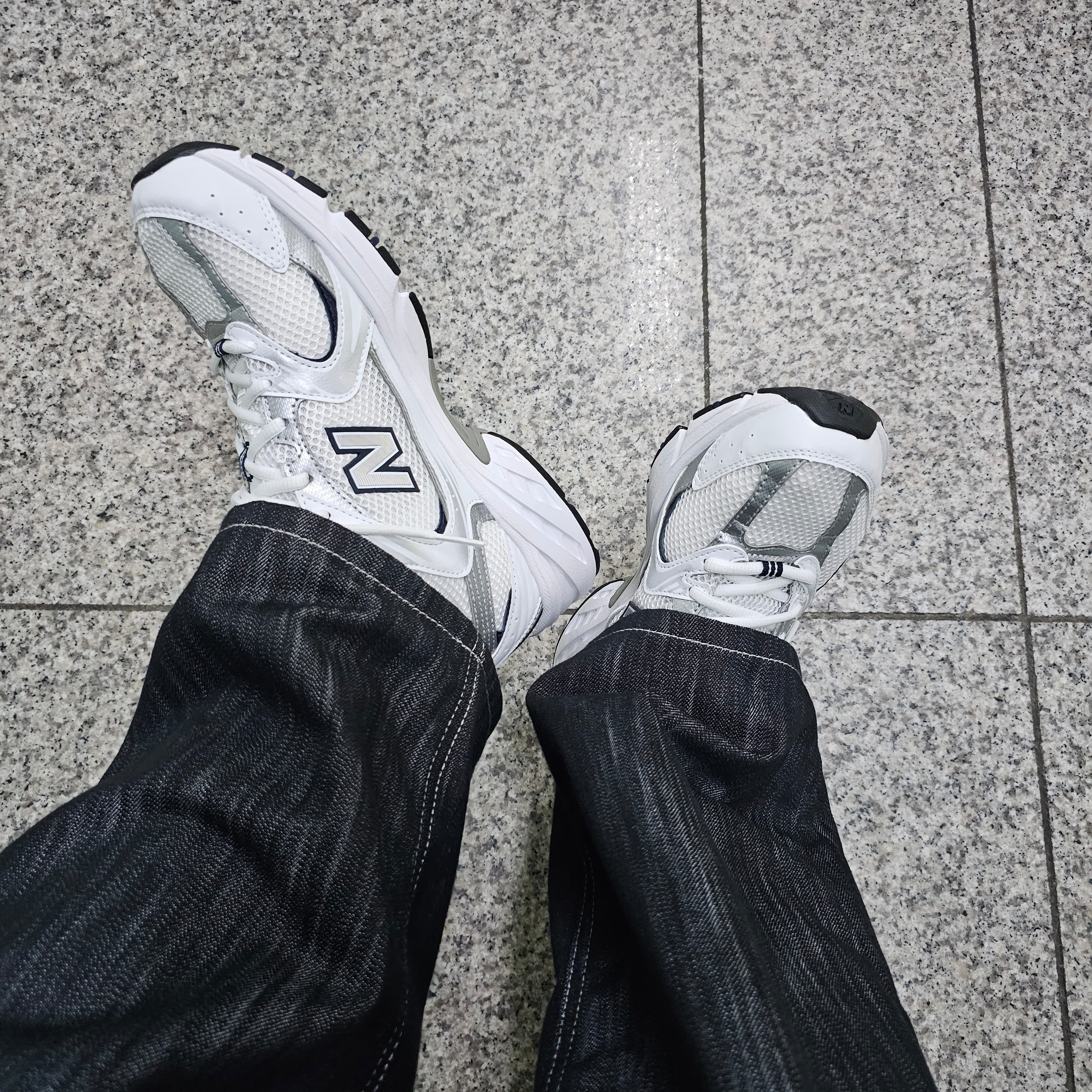 New Balance 530 White 착용 스타일