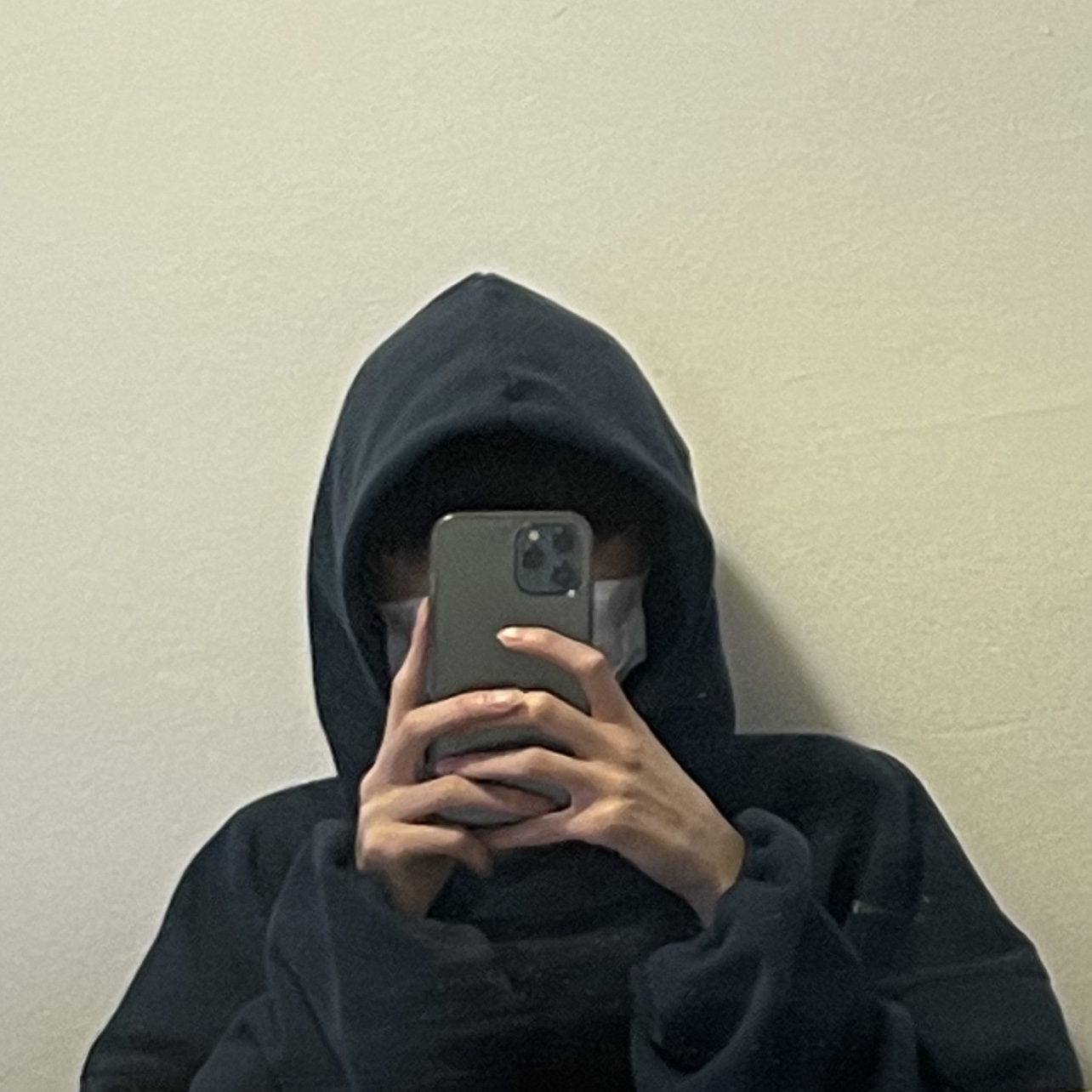 Yeezy Gap Engineered By Balenciaga Dove Hoodie Dark Blue 착용 스타일