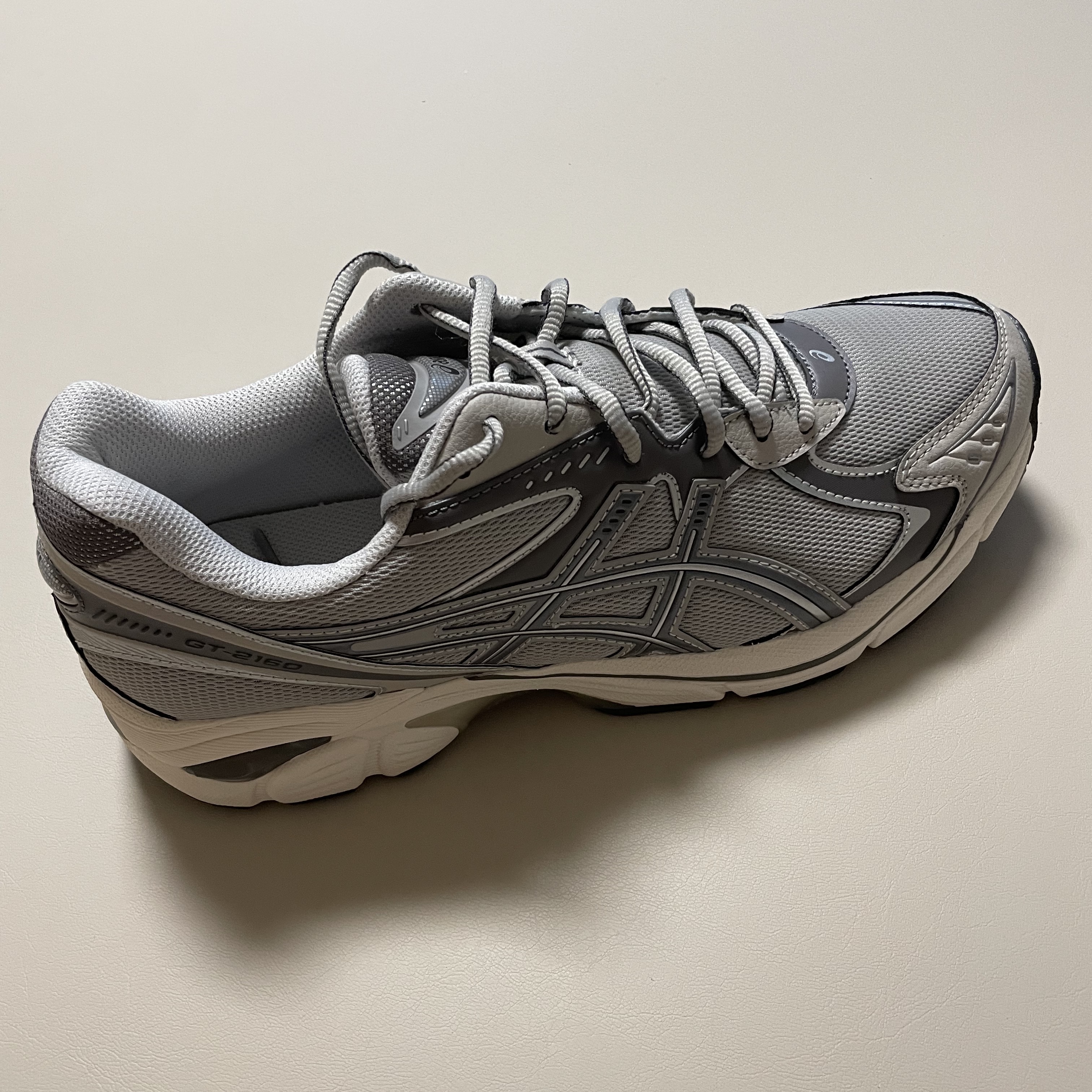 Asics GT-2160 Oyster Grey Carbon 착용 스타일