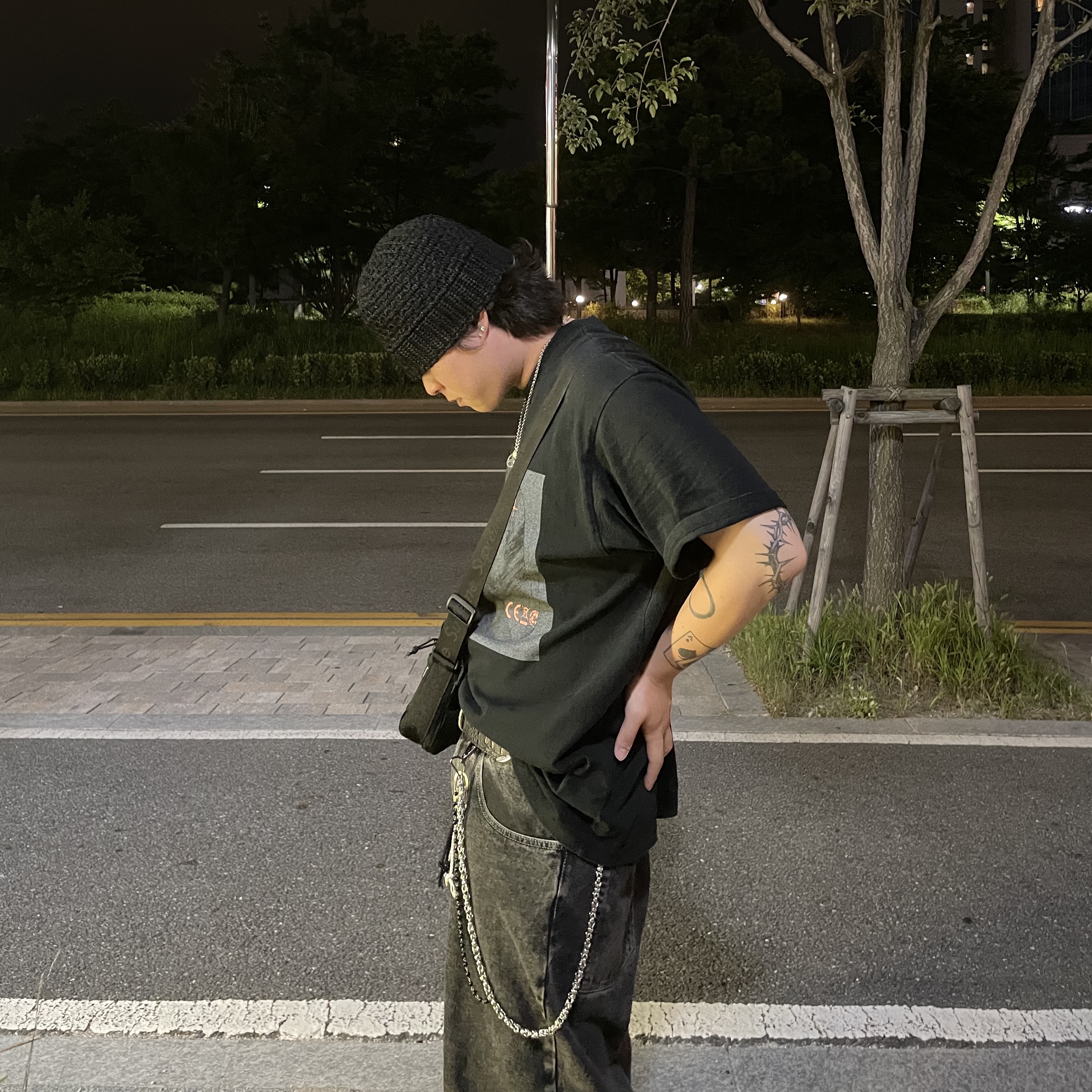 Supreme Woven Shoulder Bag Black - 23SS, Nike Air Force 1 '07 QS Valentine's Day 착용 스타일 - 2