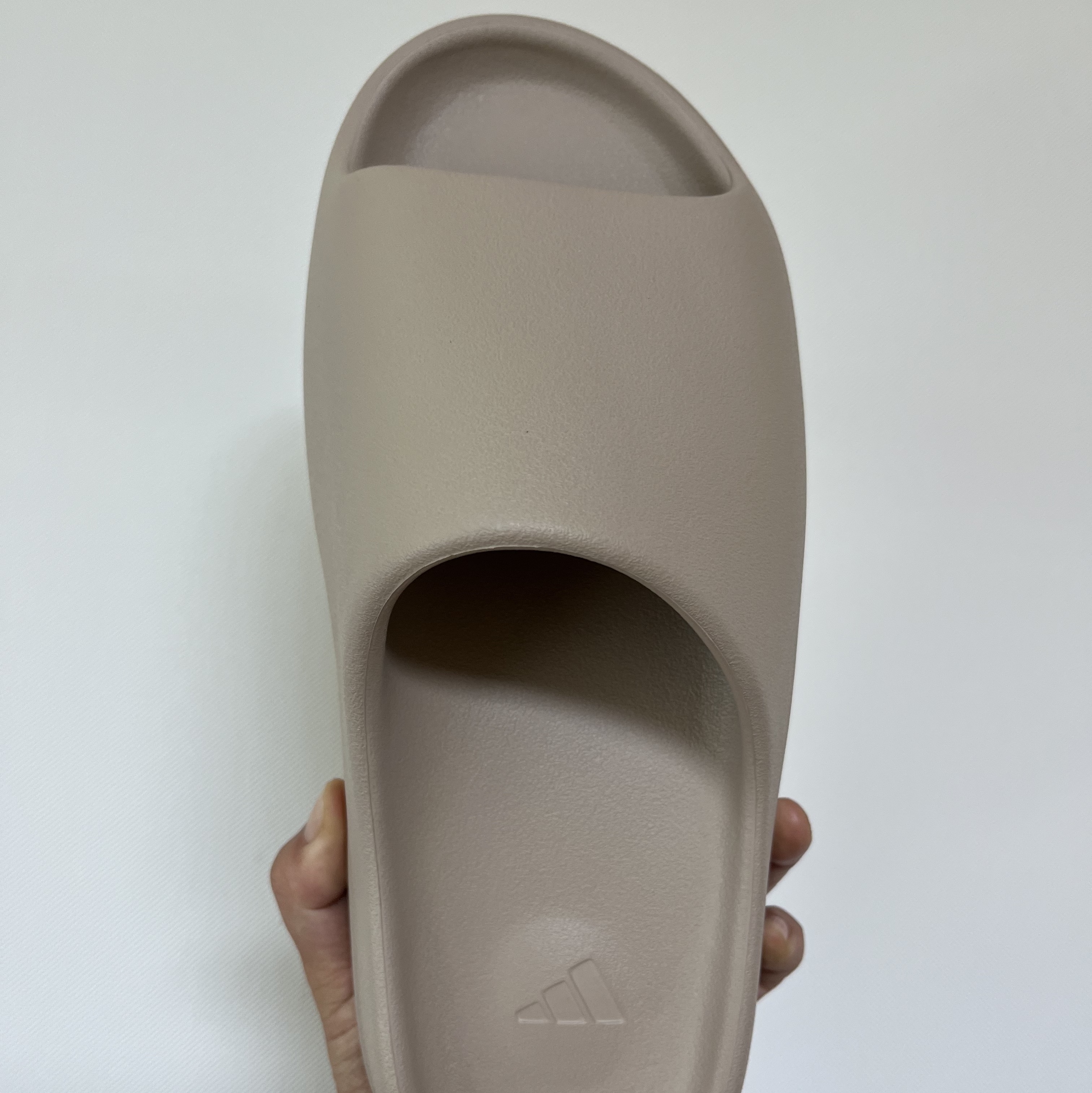 Adidas Yeezy Slide Pure - Re-Release Ver., Adidas Yeezy Slide Pure 착용 스타일 - 2