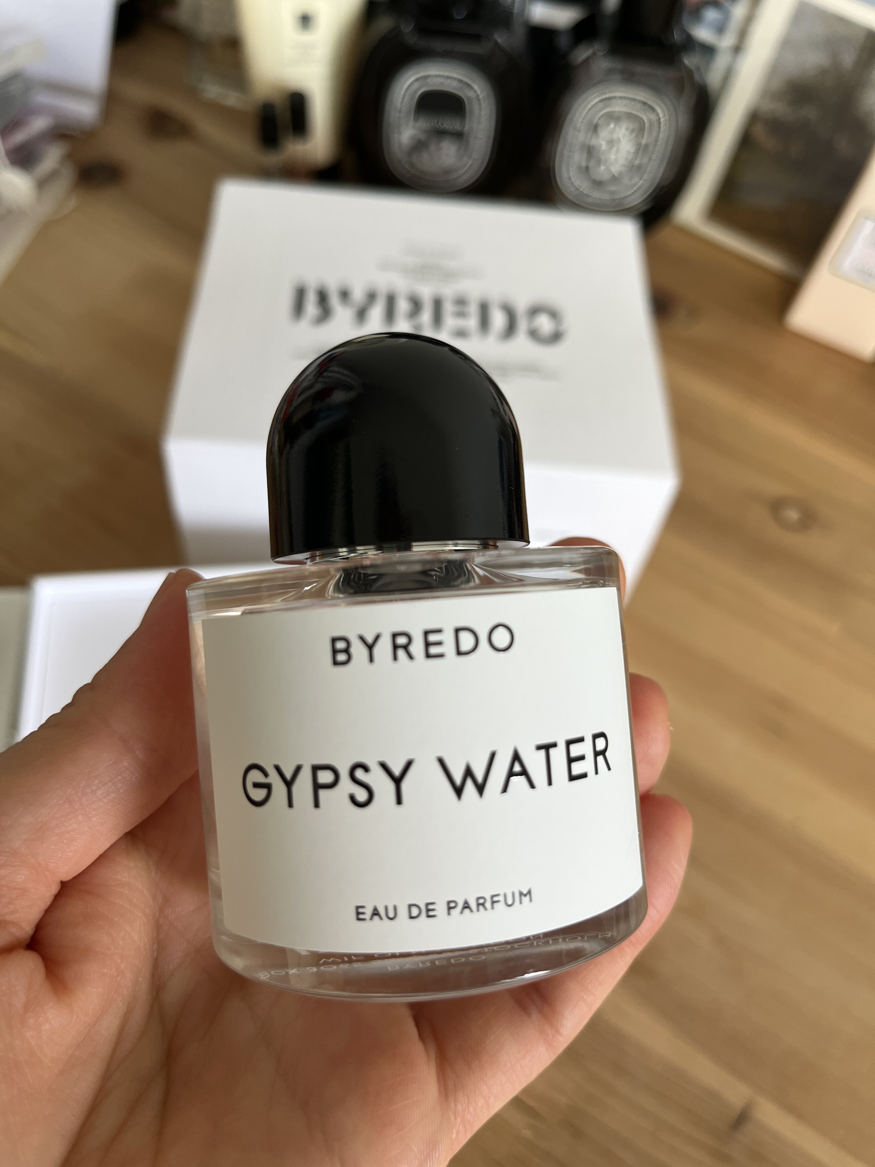 Tom Ford Oud Wood Eau De Parfum 100ml, Byredo Gypsy Water Eau De Parfum 50ml 착용 스타일 - 1
