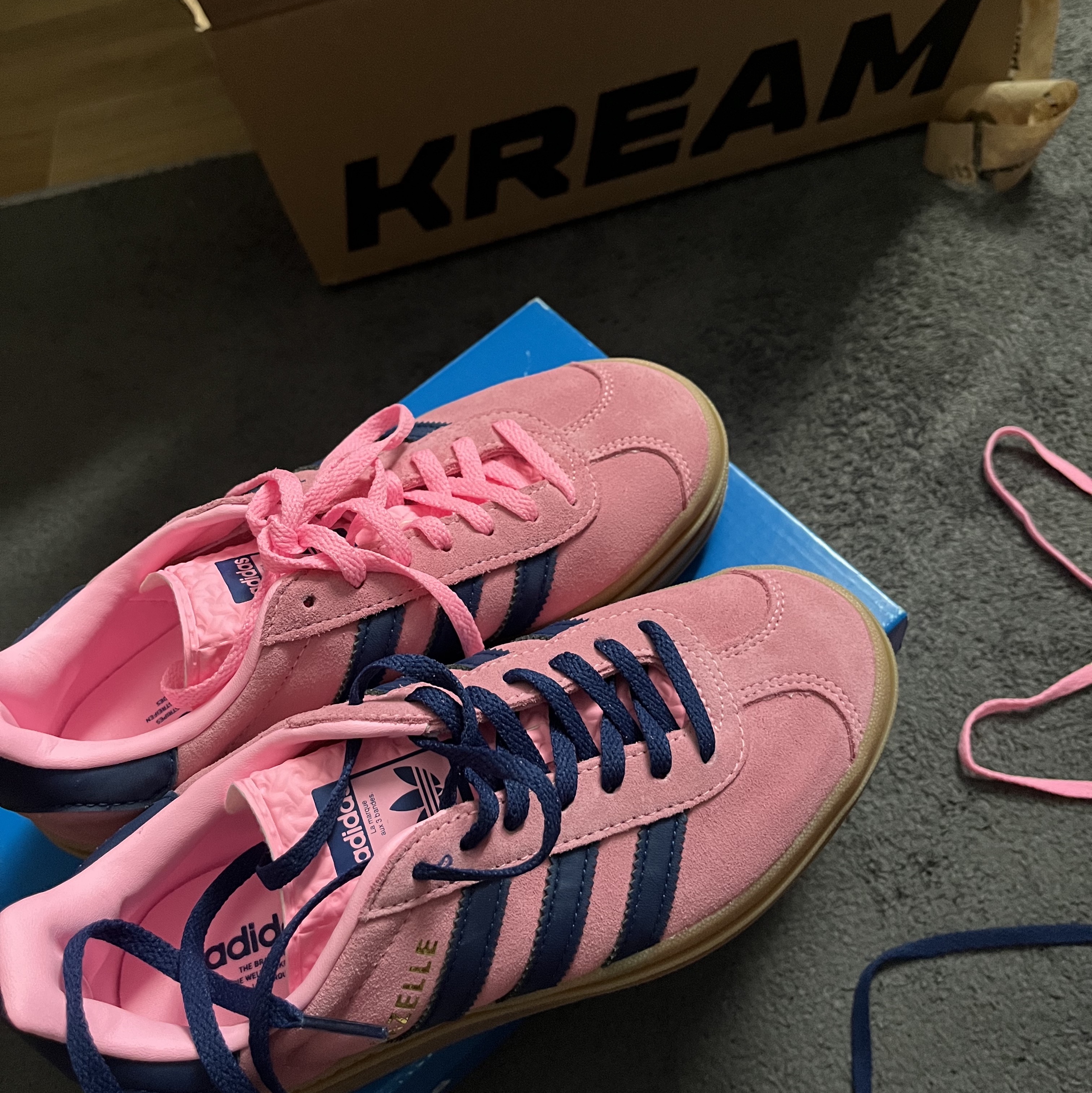 (W) Adidas Gazelle Bold Pink Glow Victory Blue 착용 스타일 - 4