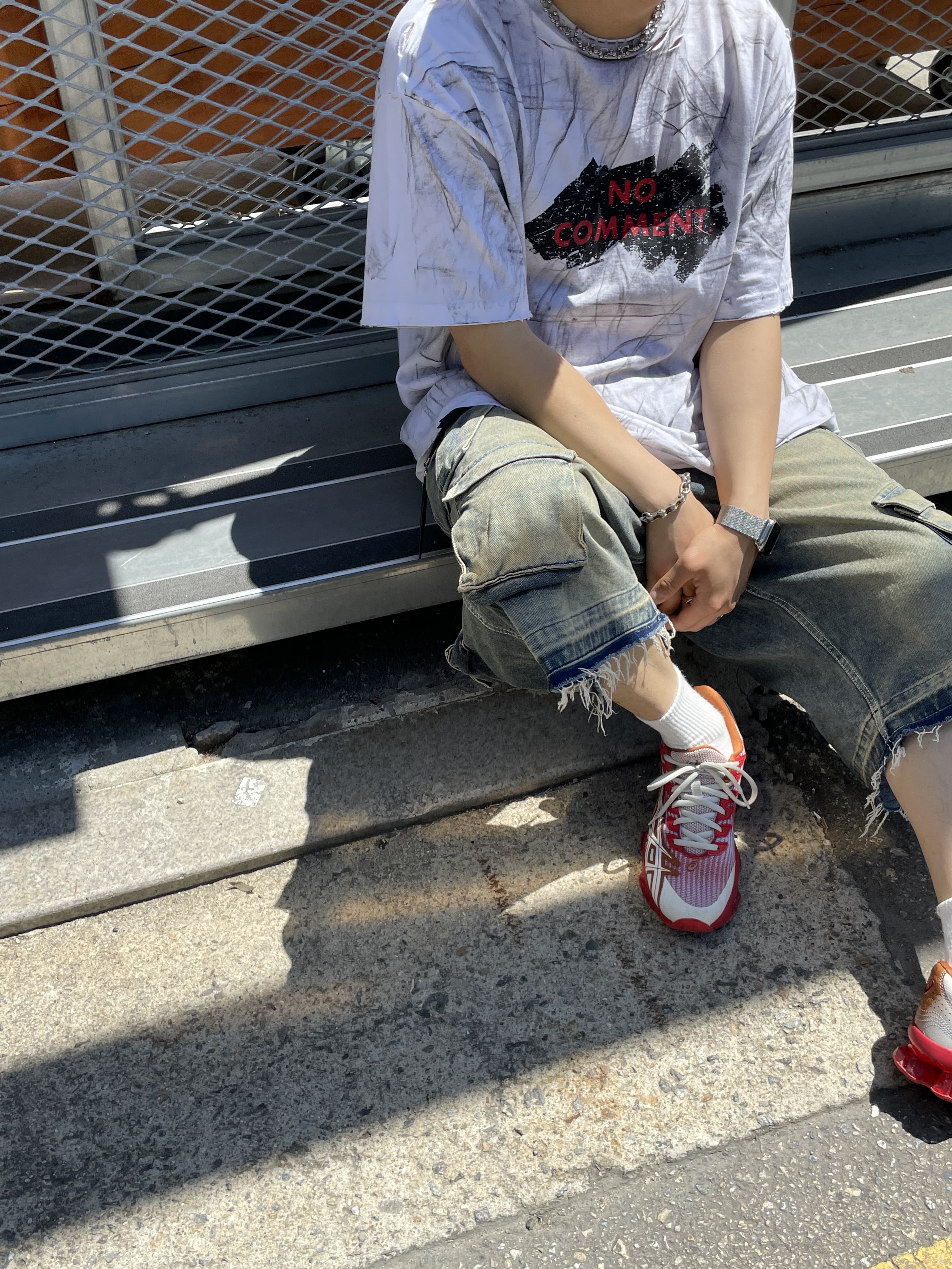 Asics x Kiko Kostadinov Gel-Quantum Levitrack Candy Apple Red, Nos Couleurs Old Washed Cargo Denim Shorts Blue 착용 스타일 - 4