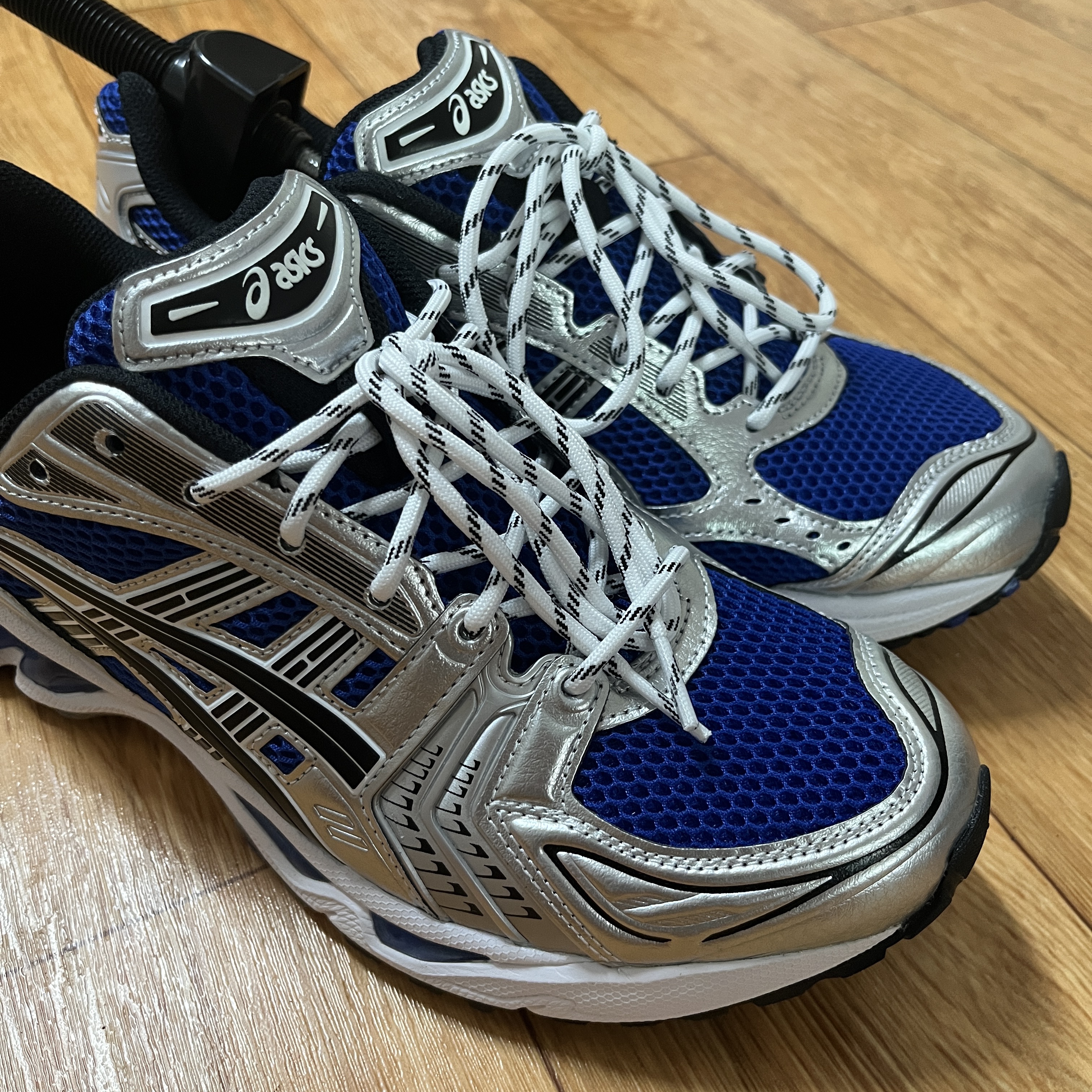 Asics Gel-Kayano 14 Monaco Blue Black 착용 스타일