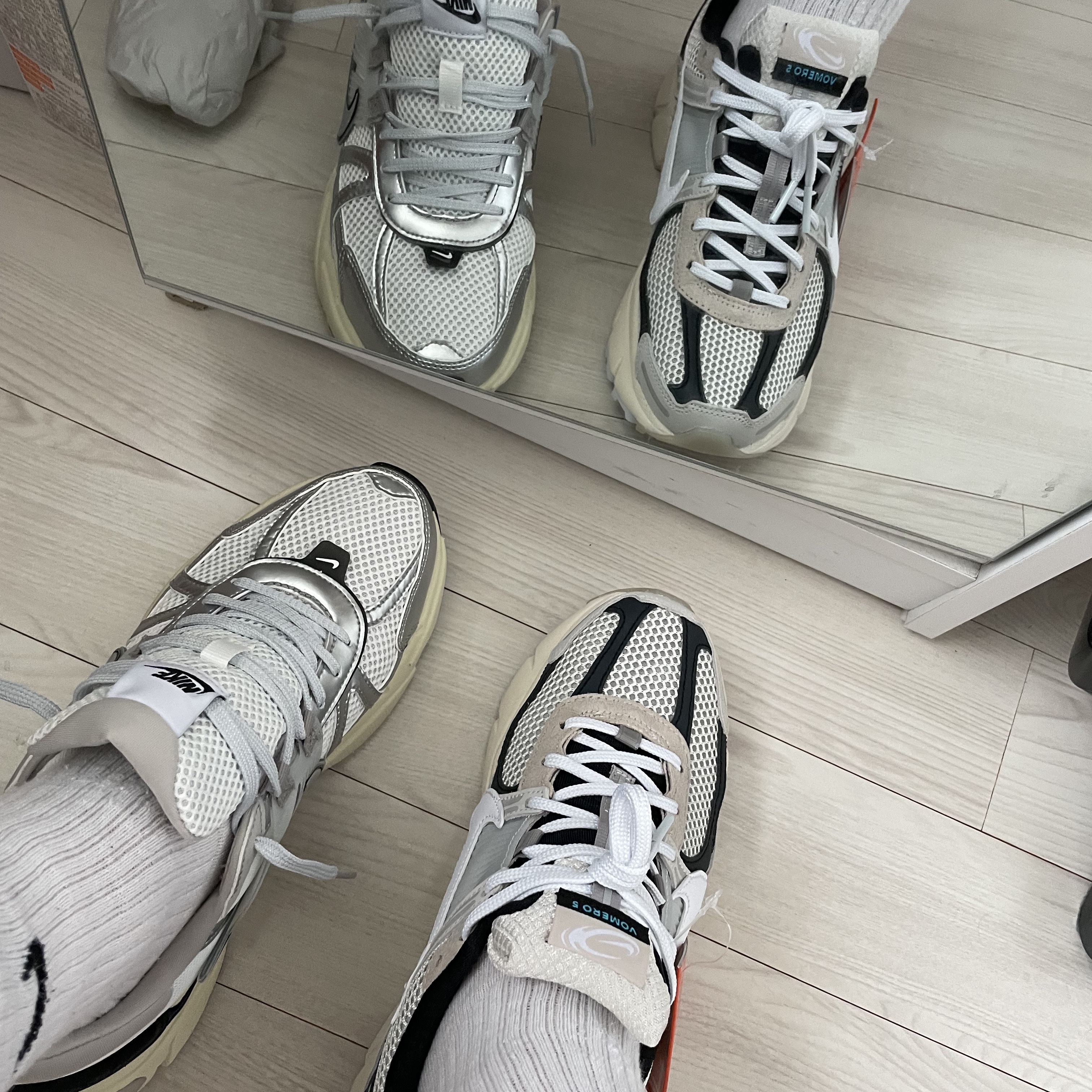 Nike V2K Run Summit White Metallic Silver, Nike Zoom Vomero 5 Light Bone and Black 착용 스타일