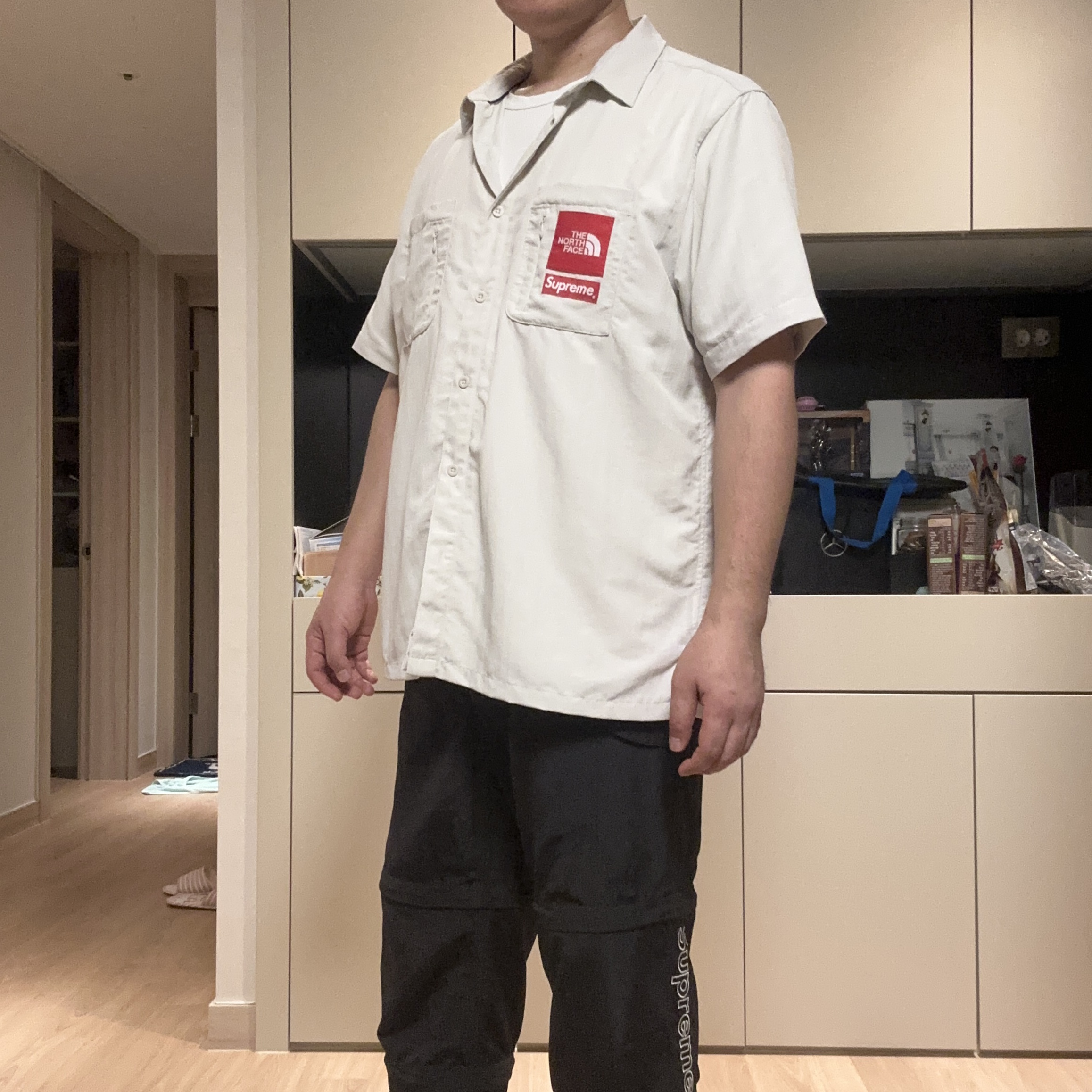 Supreme x The North Face Trekking S/S Shirt Stone - 22SS, Supreme x The North Face Trekking Zip-Off Belted Pants Black - 22SS 착용 스타일 - 1