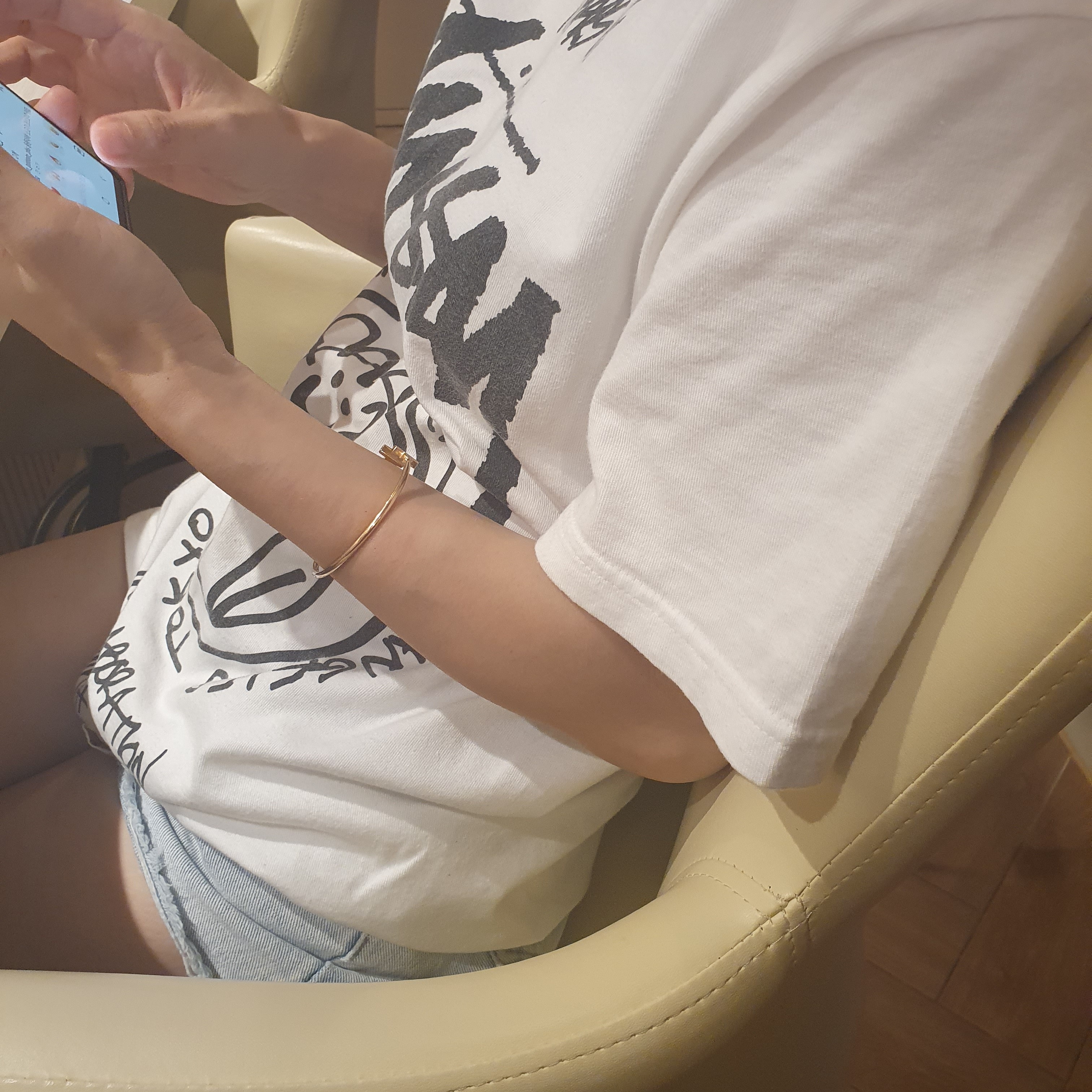 Stussy x Marc Jacobs 40 WT T-Shirt, Supreme x Burberry Box Logo T-Shirt Black - 22SS 착용 스타일 - 1