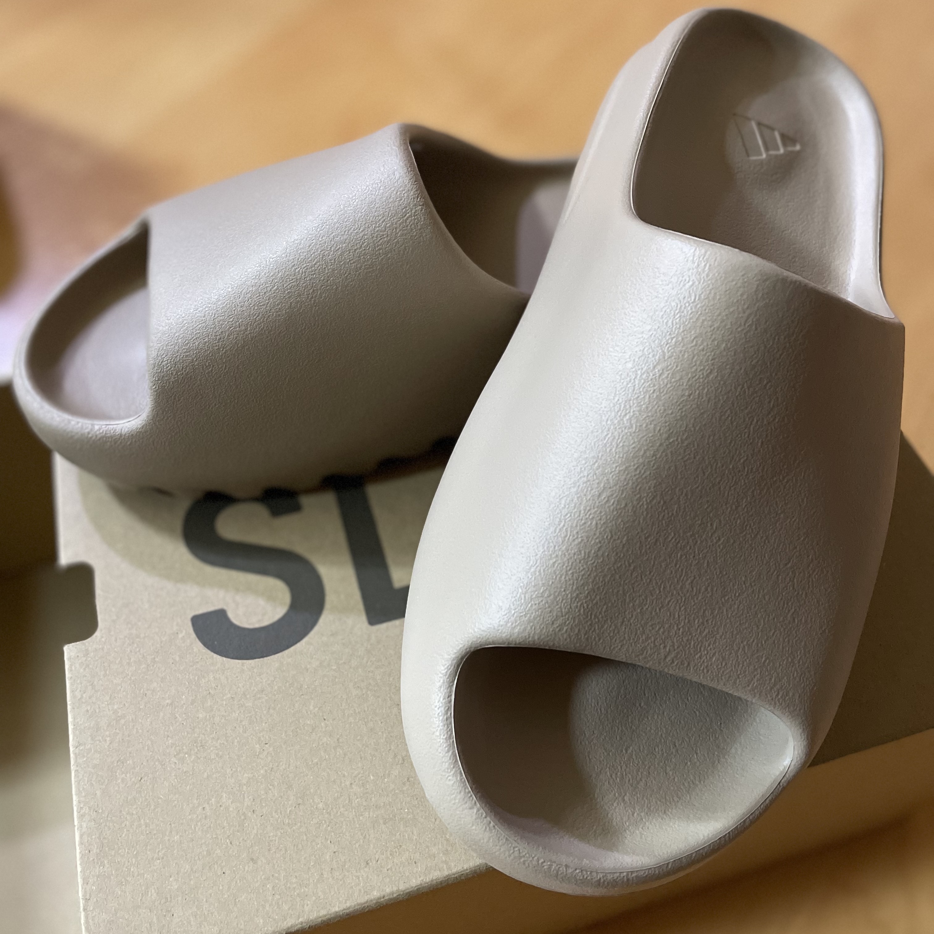 Adidas Yeezy Slide Pure - Re-Release Ver. 착용 스타일