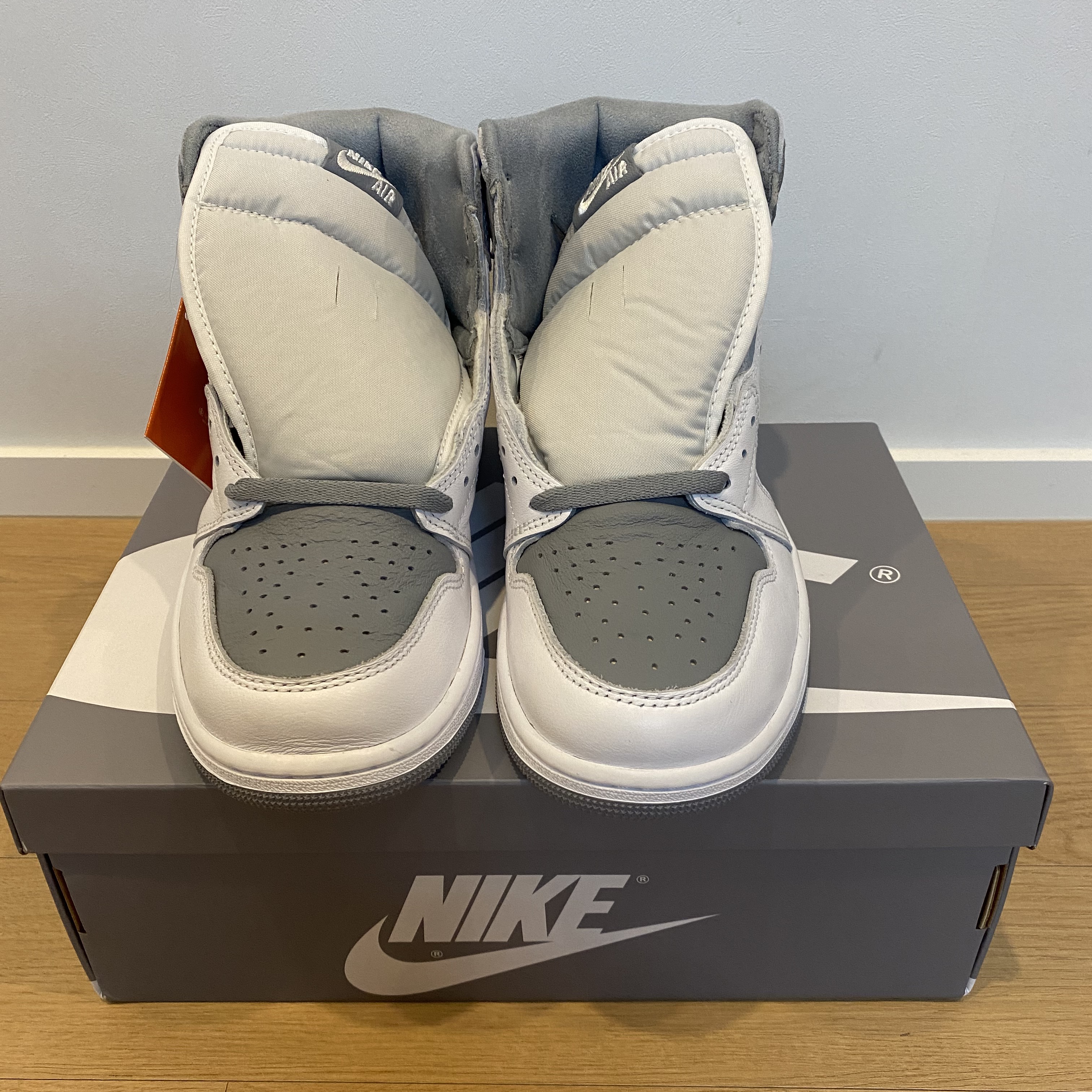 Jordan 1 Retro High OG Stealth 착용 스타일 - 1
