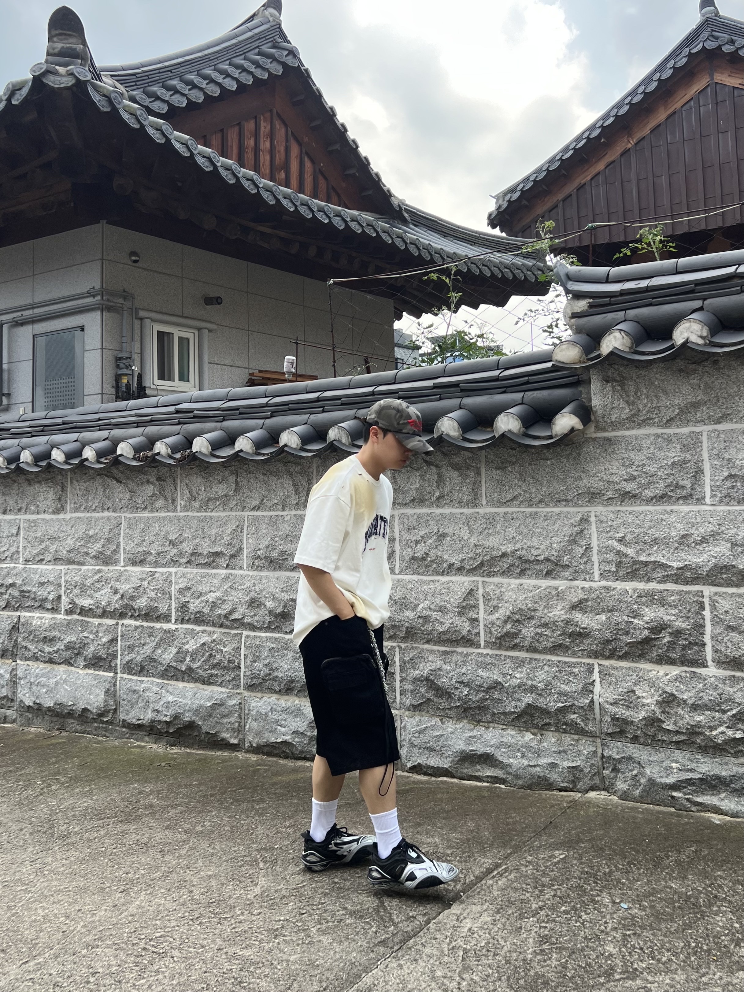 Balenciaga Tyrex Sneakers Black Grey 착용 스타일 - 2