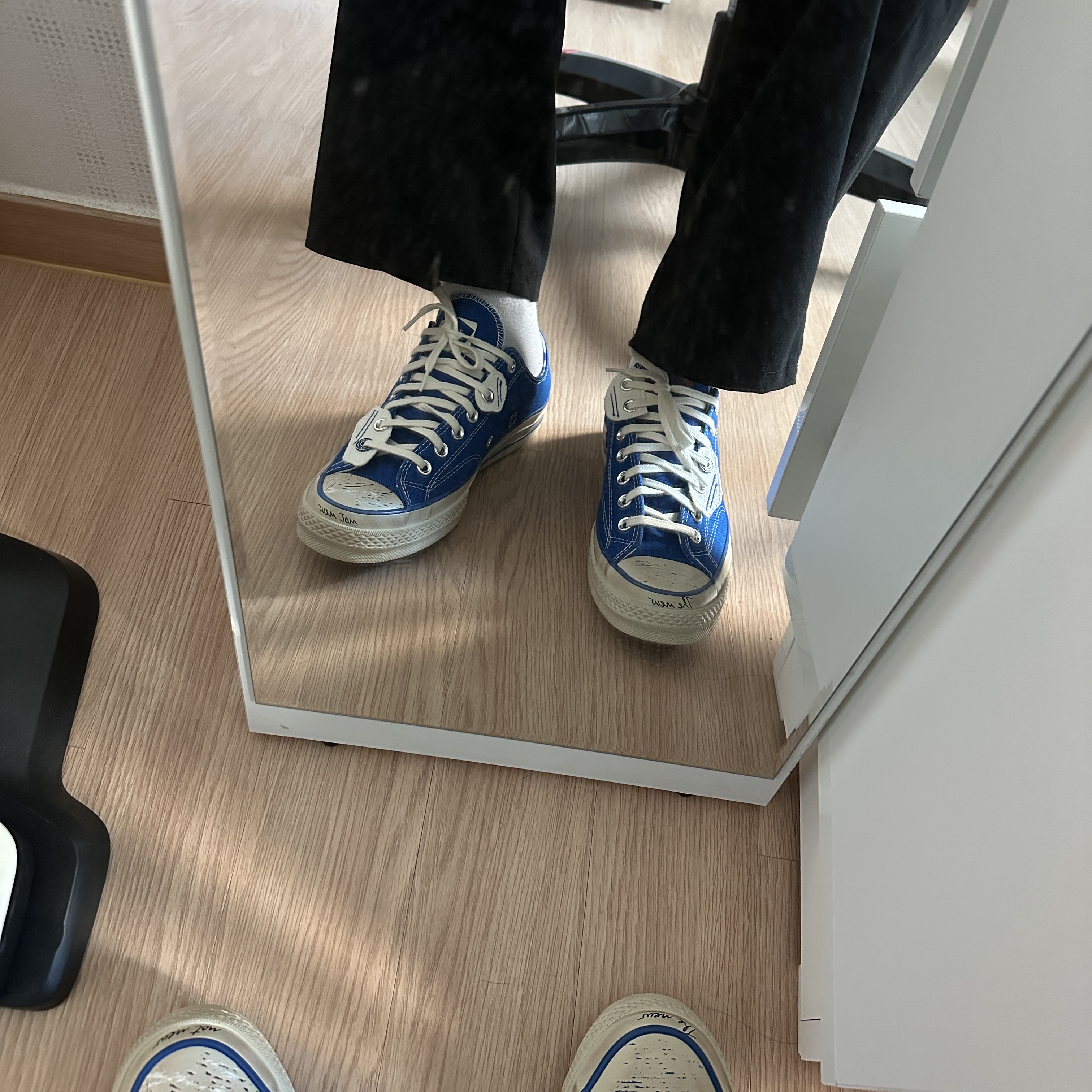 Converse x Ader Error Chuck 70 Ox Imperial Blue 착용 스타일 - 3