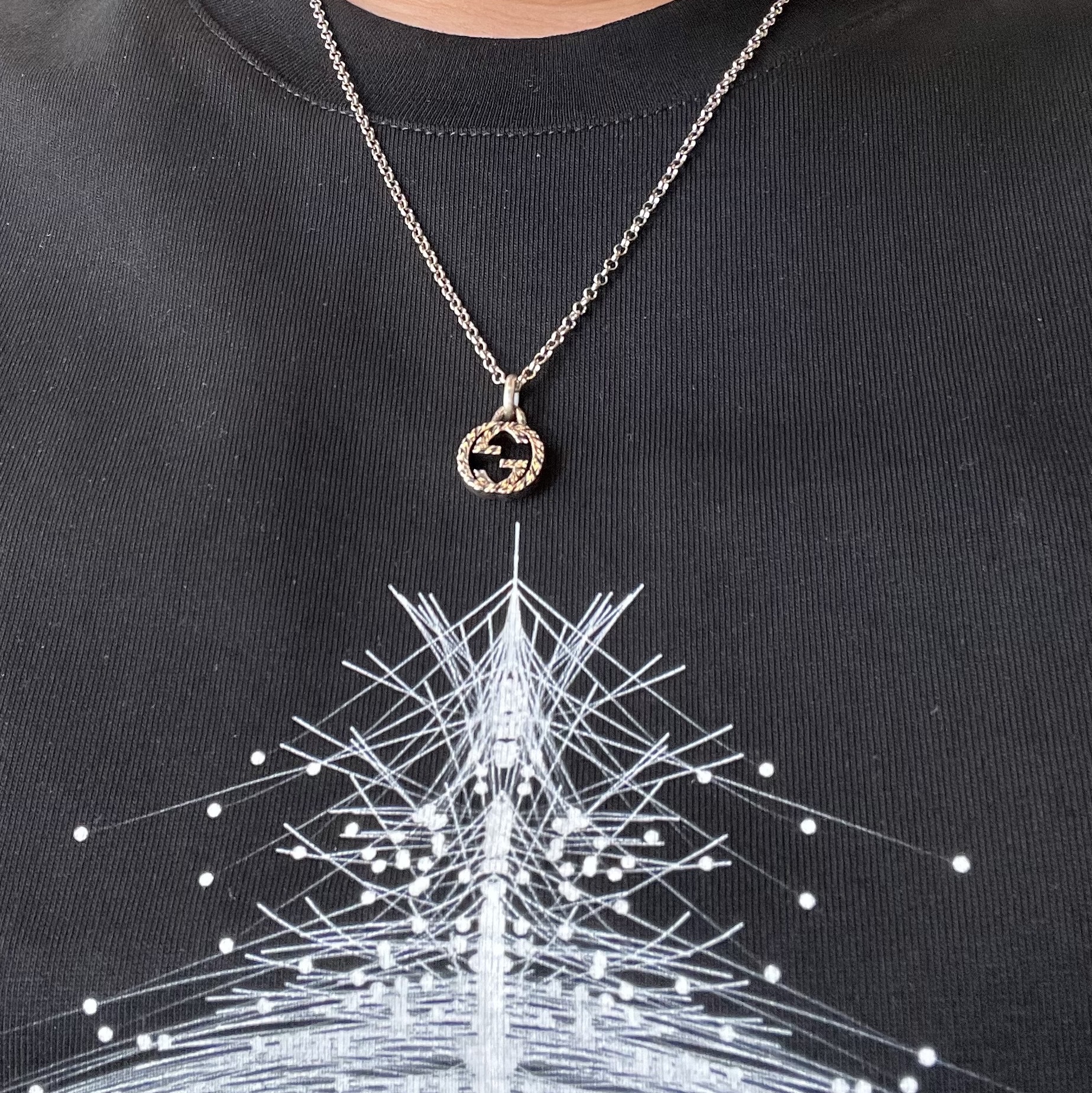 Gucci Interlocking G Pendant Necklace Silver 착용 스타일