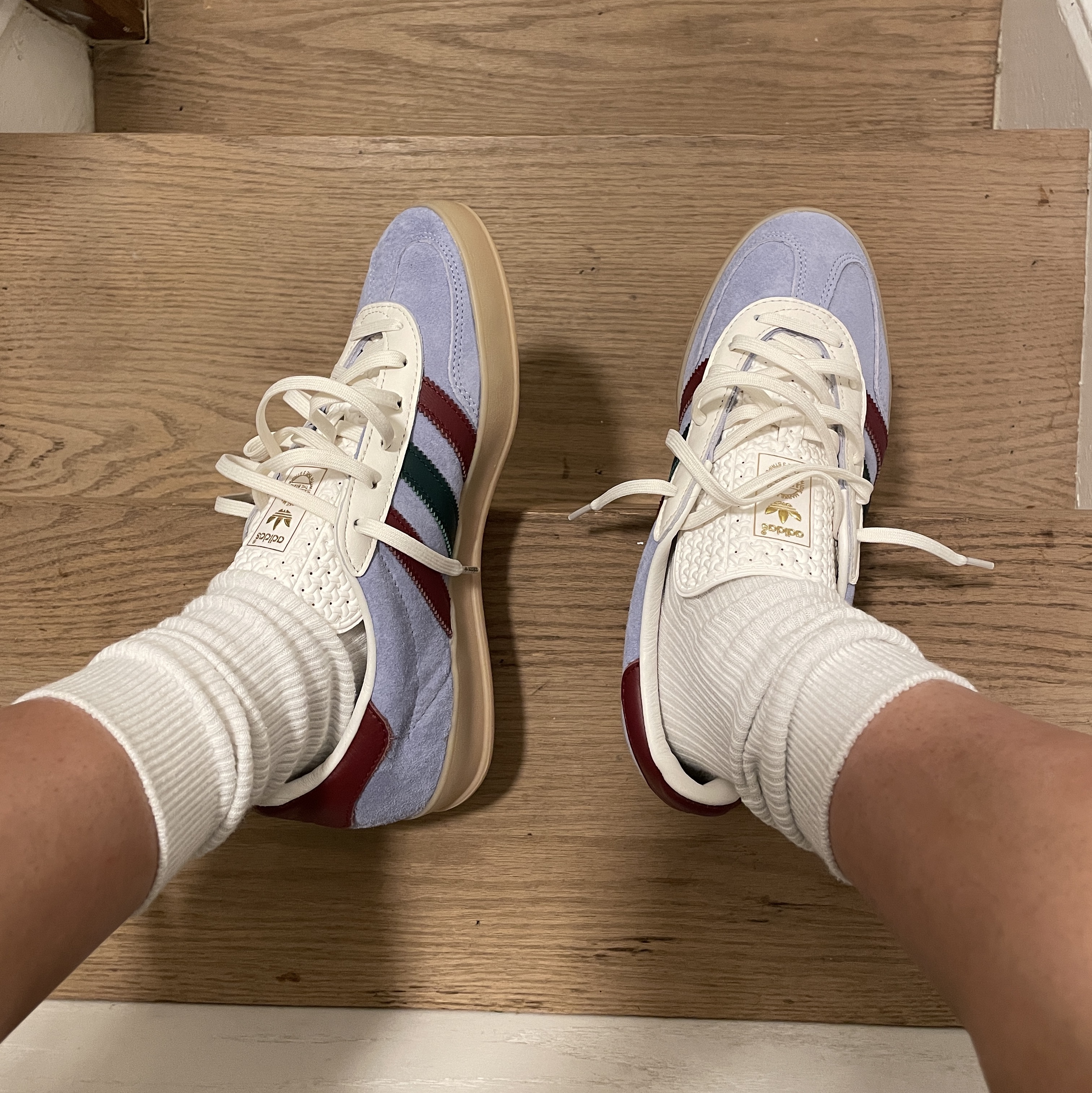 Adidas Gazelle Indoor Blue Dawn Collegiate Burgundy 착용 스타일 - 4