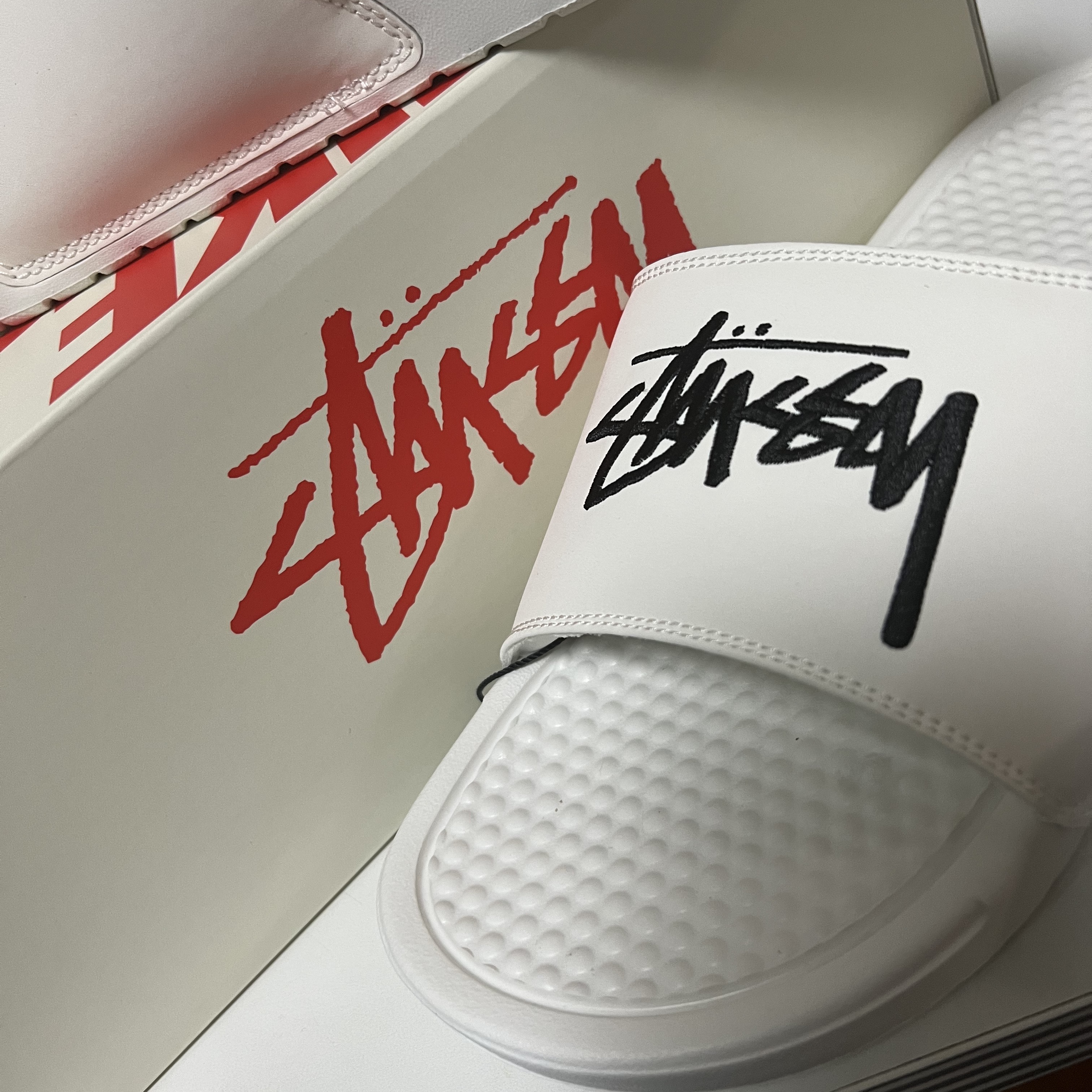 Nike x Stussy Benassi Slide Sail 착용 스타일