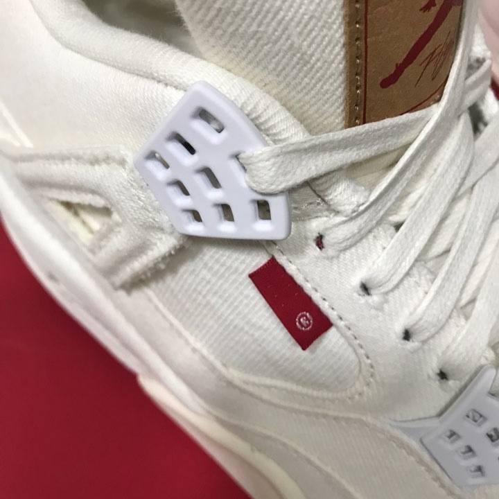 Jordan 4 x Levi's Retro White Denim (Blank Tag) 착용 스타일 - 3