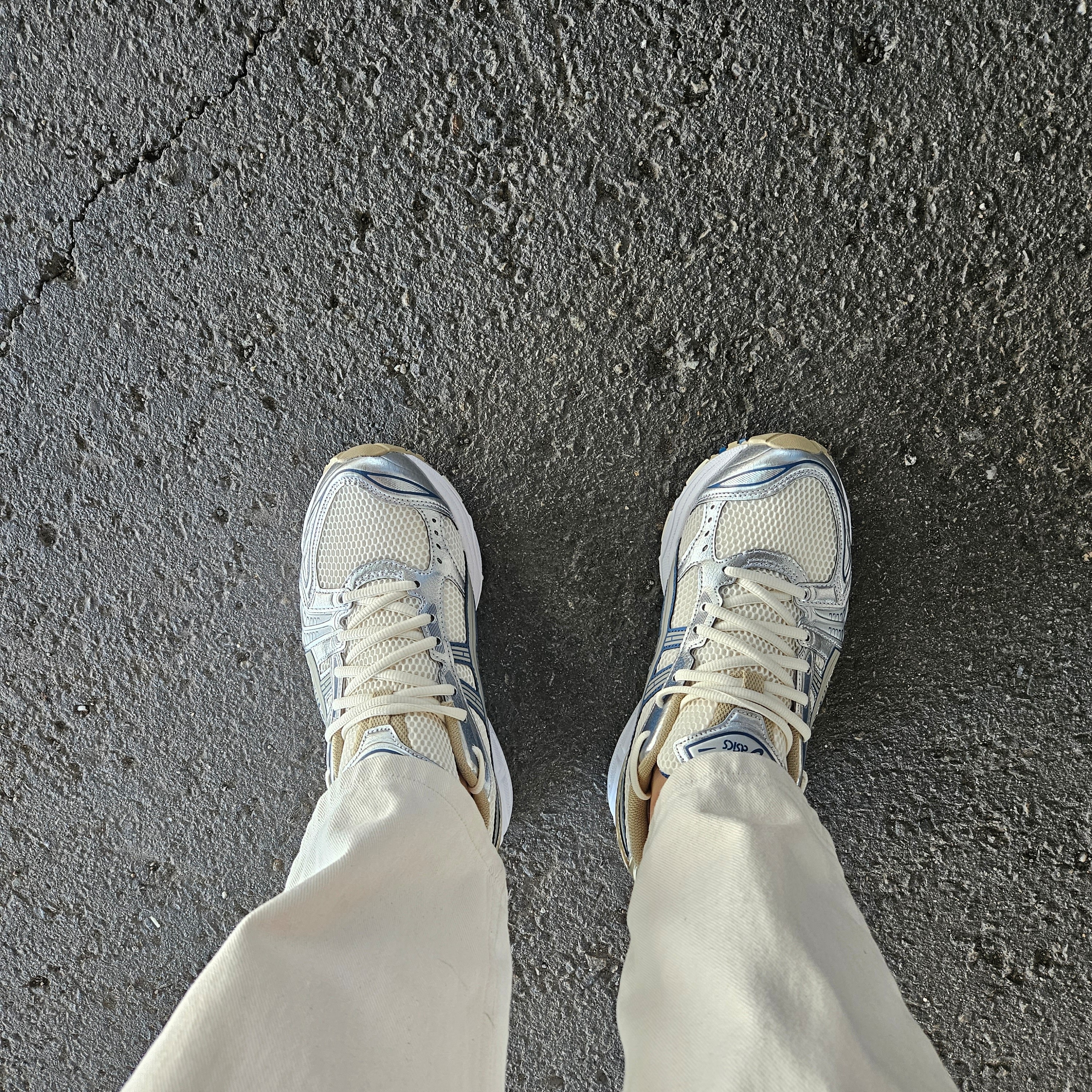 Asics Gel-Kayano 14 Cream Pure Silver 착용 스타일