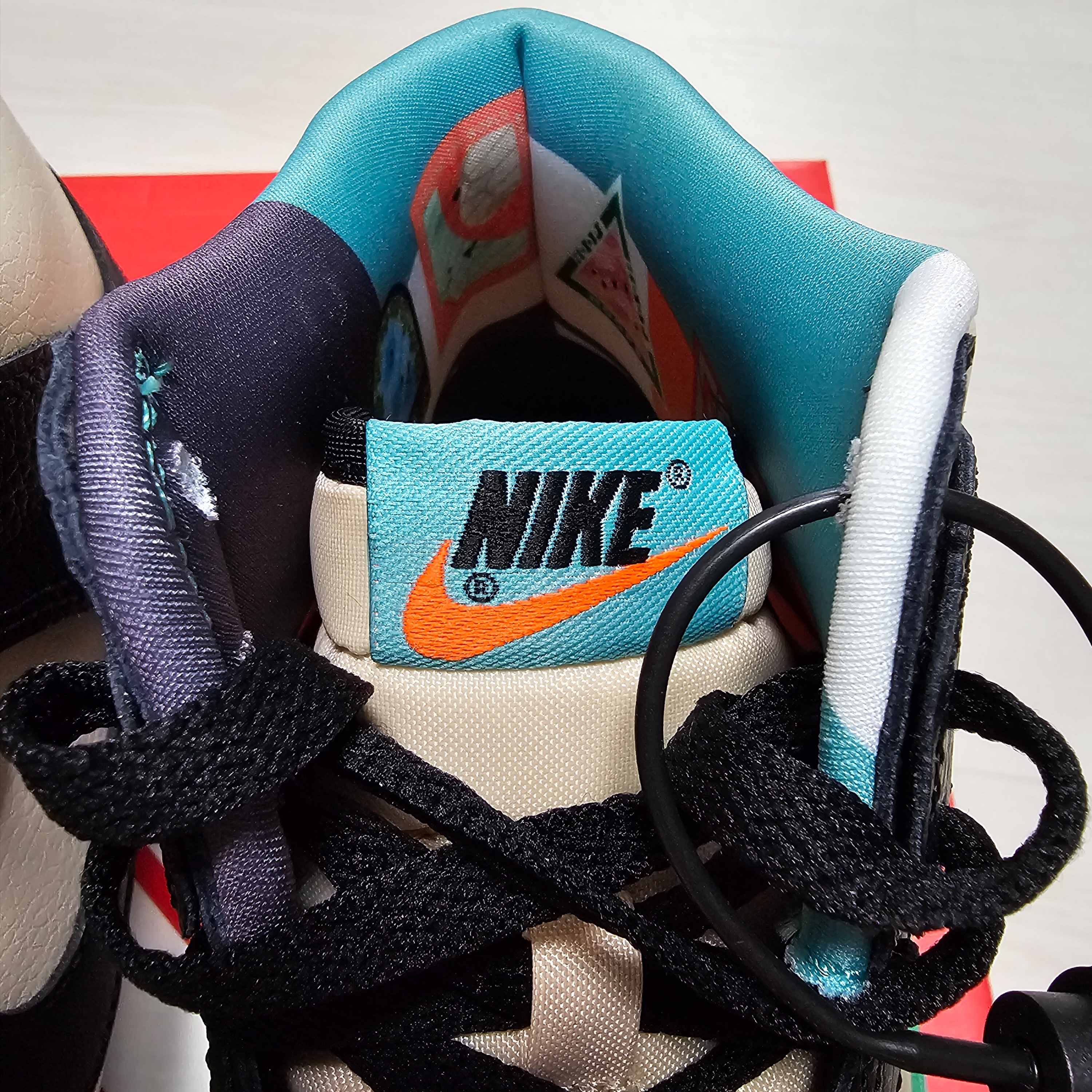 Nike Dunk High Retro EMB Pearl White Washed Teal and Black 착용 스타일 - 5